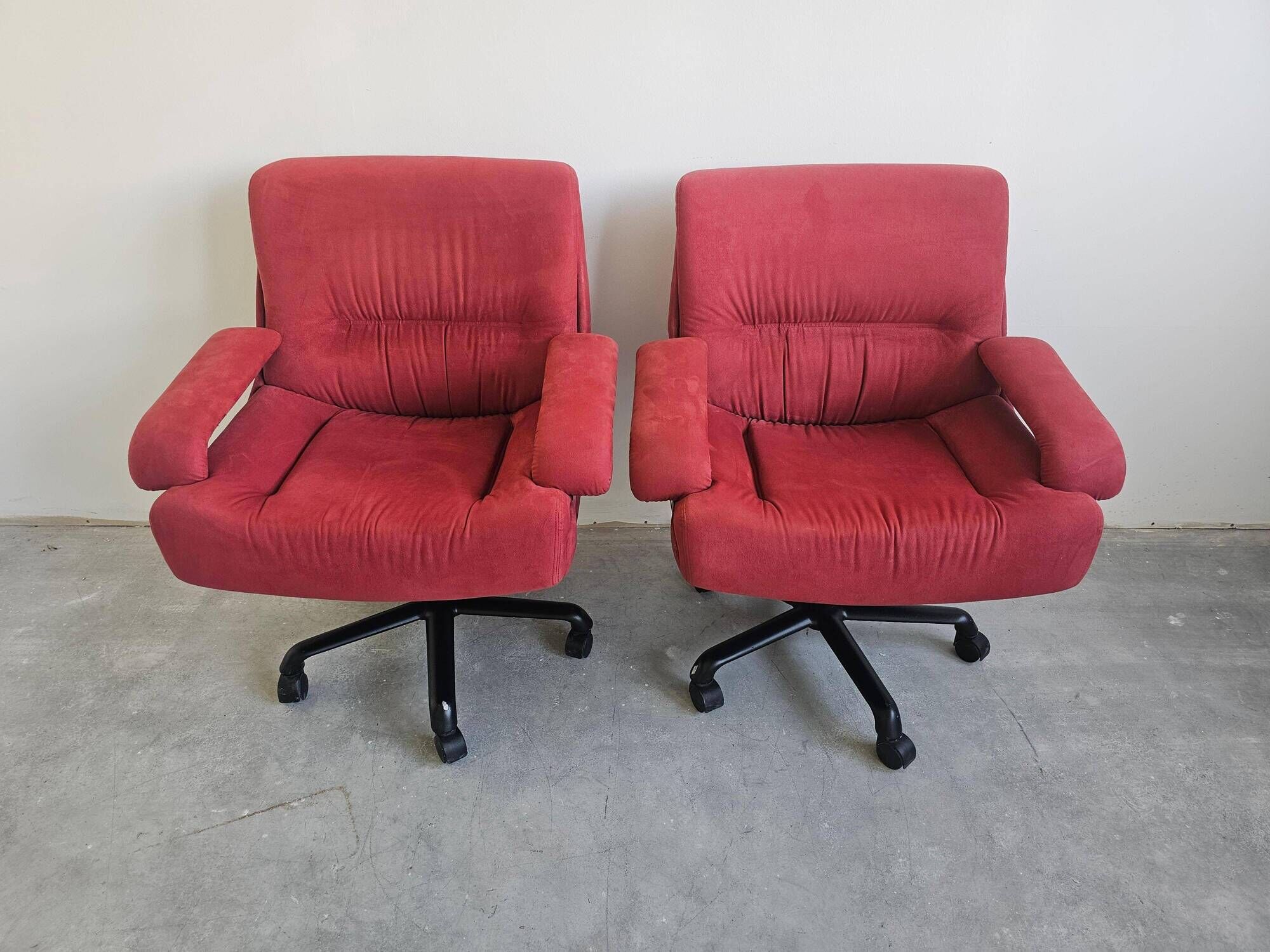 Pair of swivel armchairs model P85 by Giovanni Offredi for Saporiti