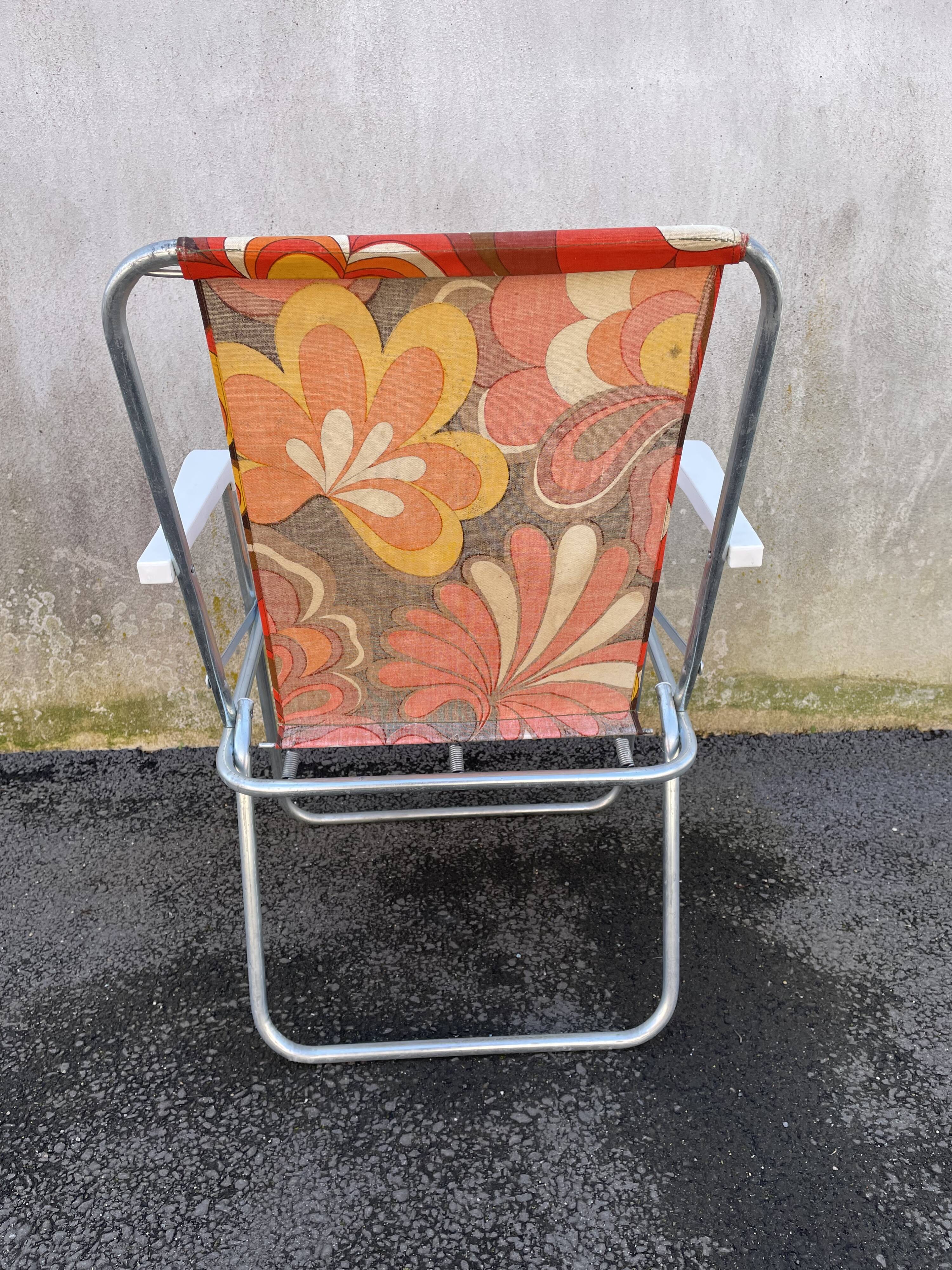 Foldable camping chair