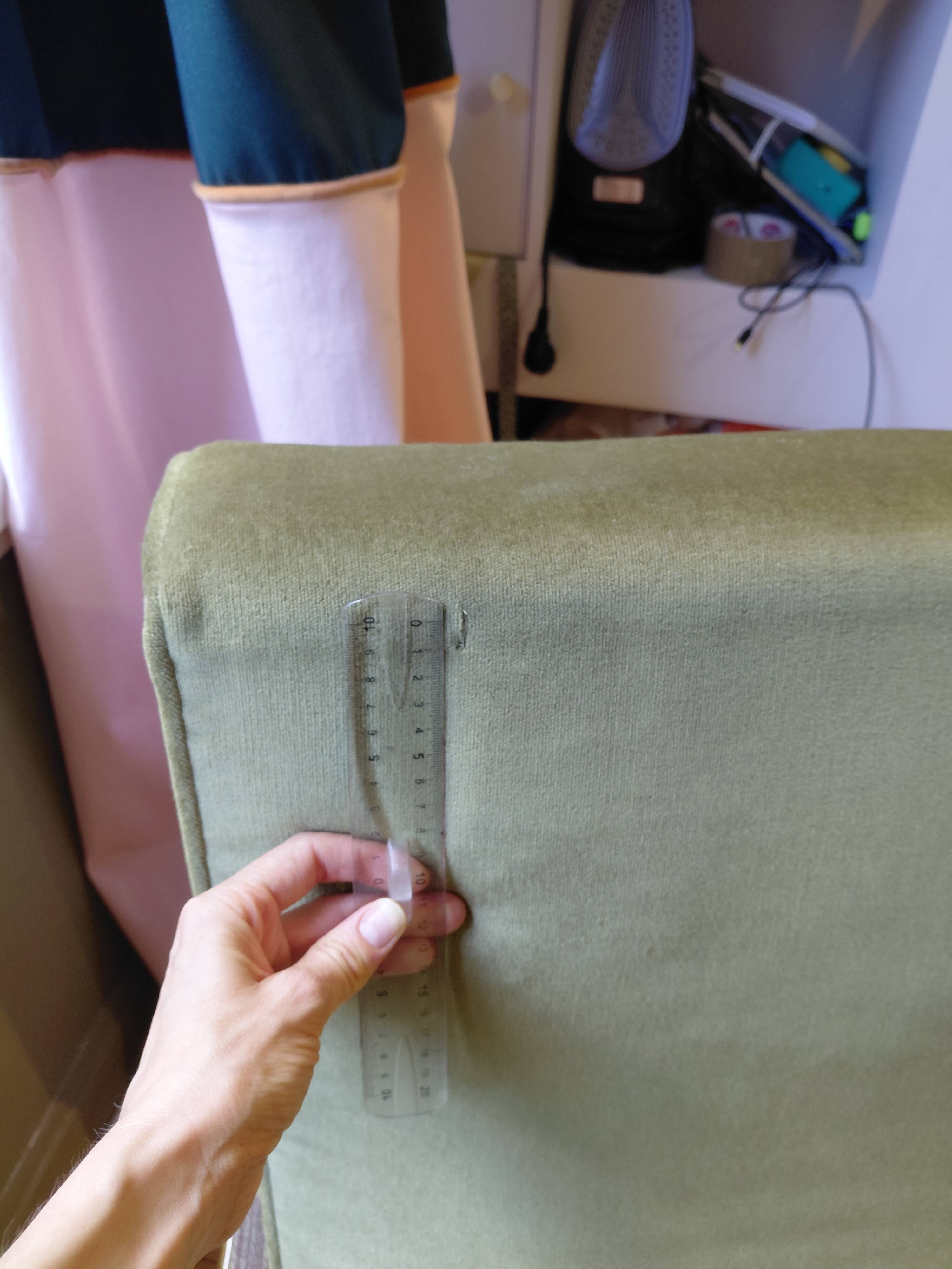 Lot of 2 olive green velvet armchairs.
