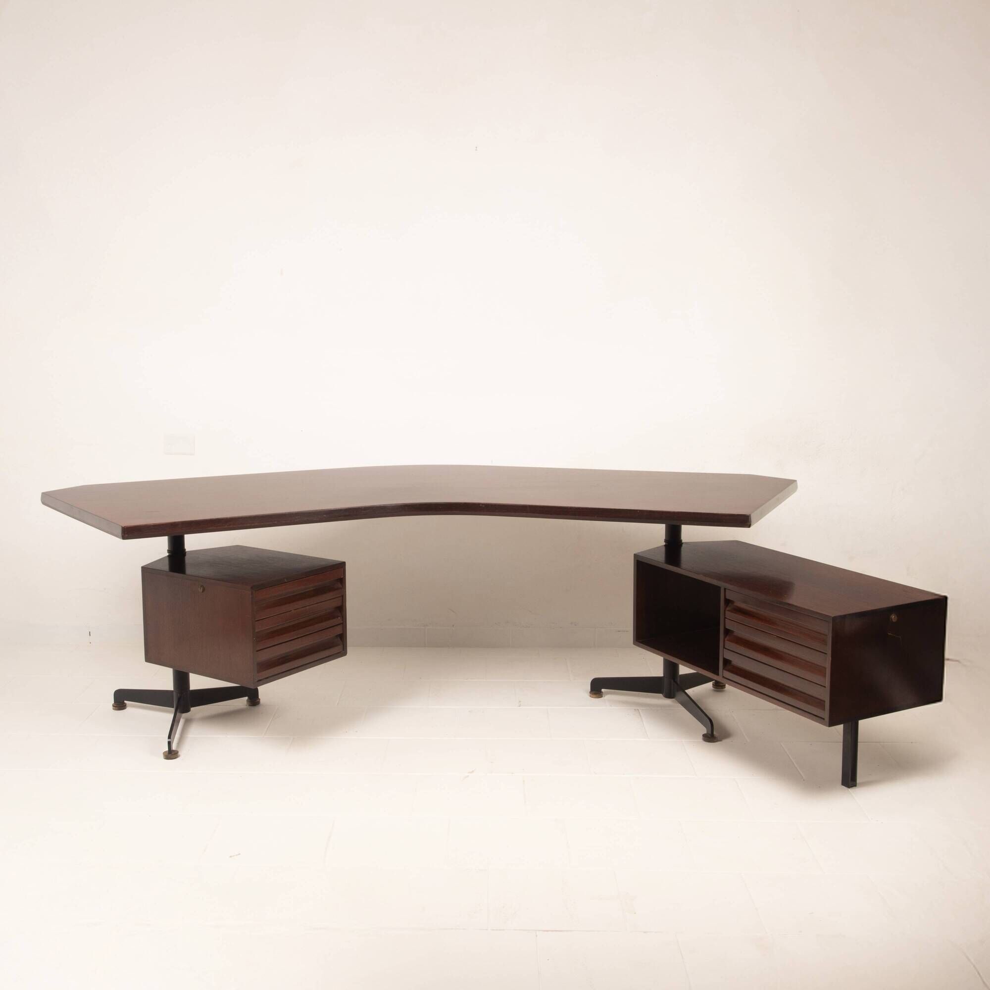 T96 Rosewood Boomerang Desk by Osvaldo Borsani for Tecno, First Edition, 1950