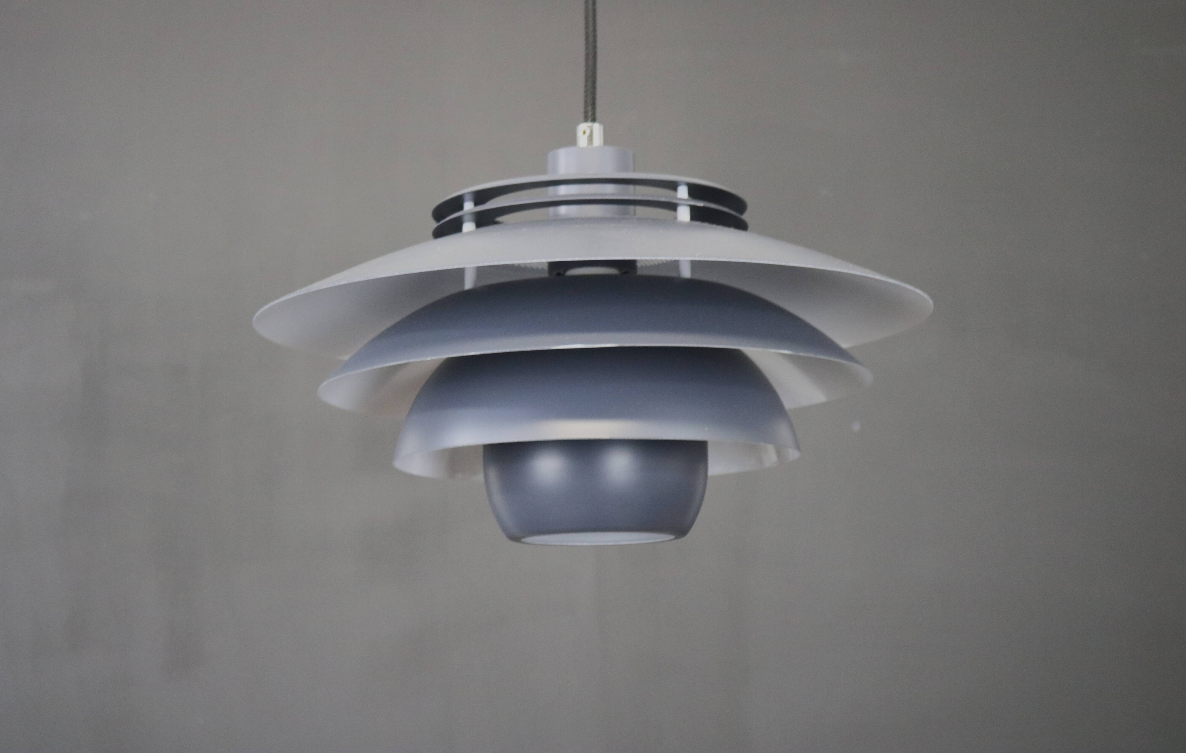 Beautiful antracite black Nordic pendant lamp