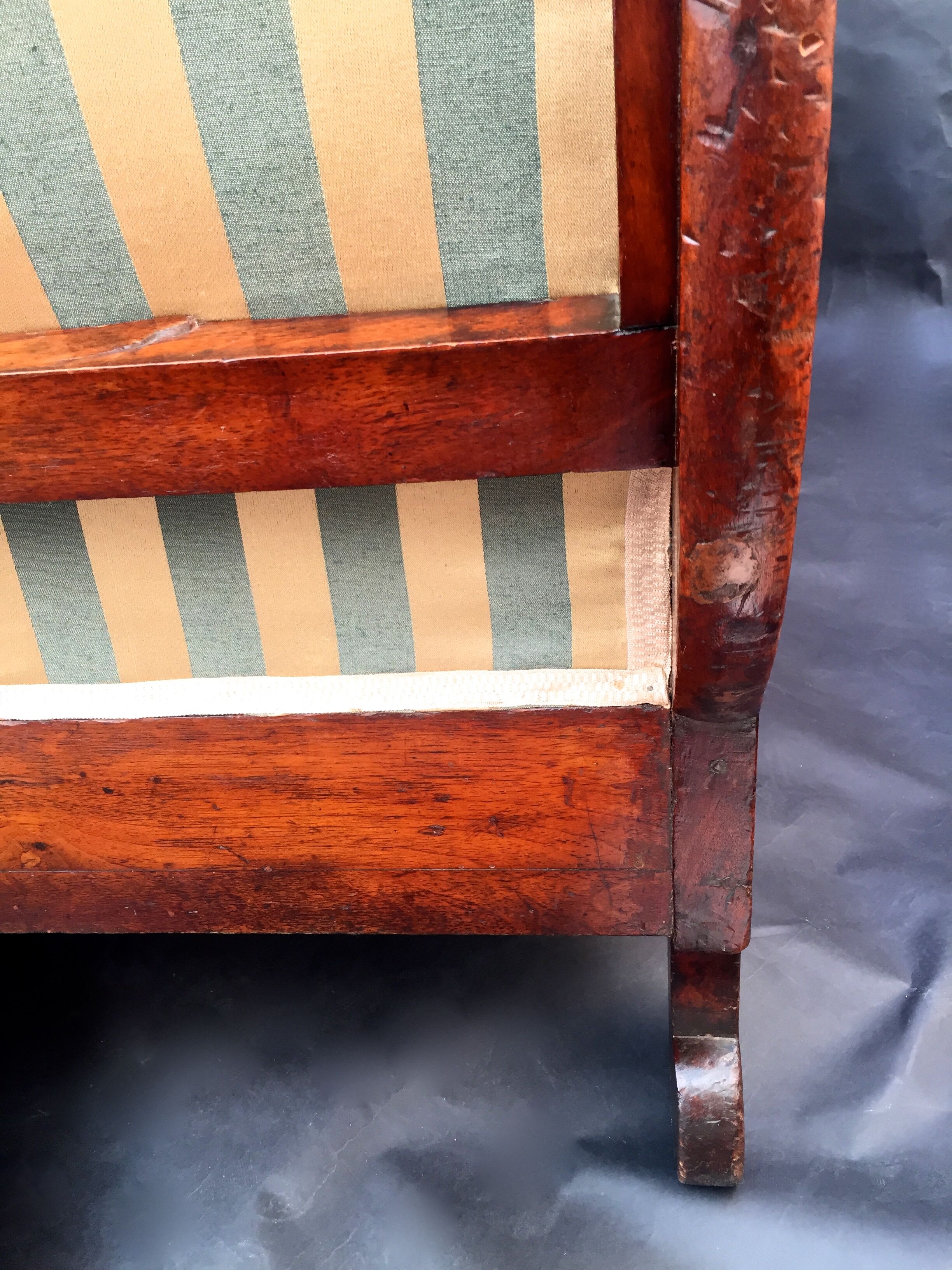 Walnut recamier bench Napoleon III daybed mid-nineteenth century