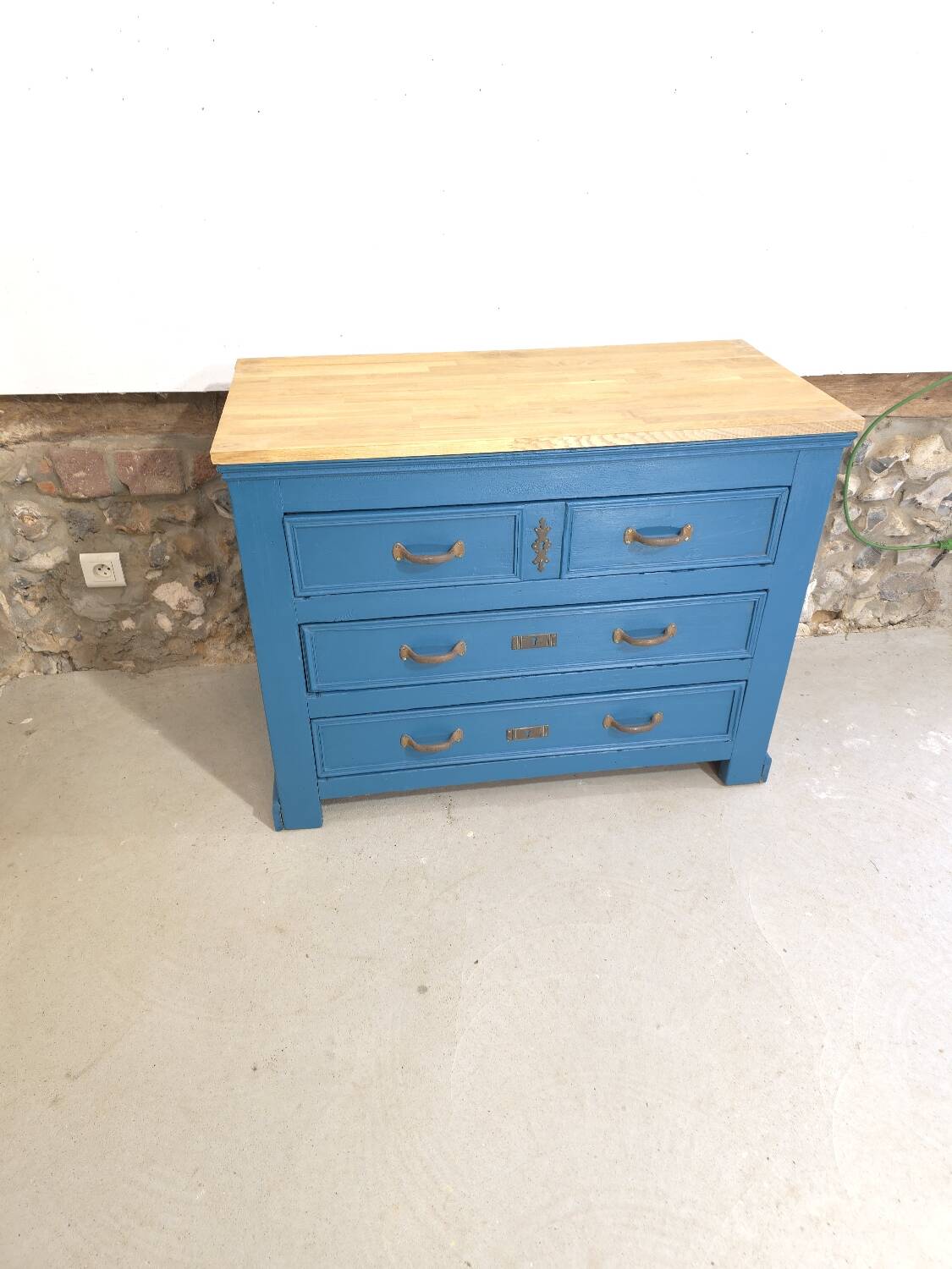 Commode ancienne bleue et dessus chêne