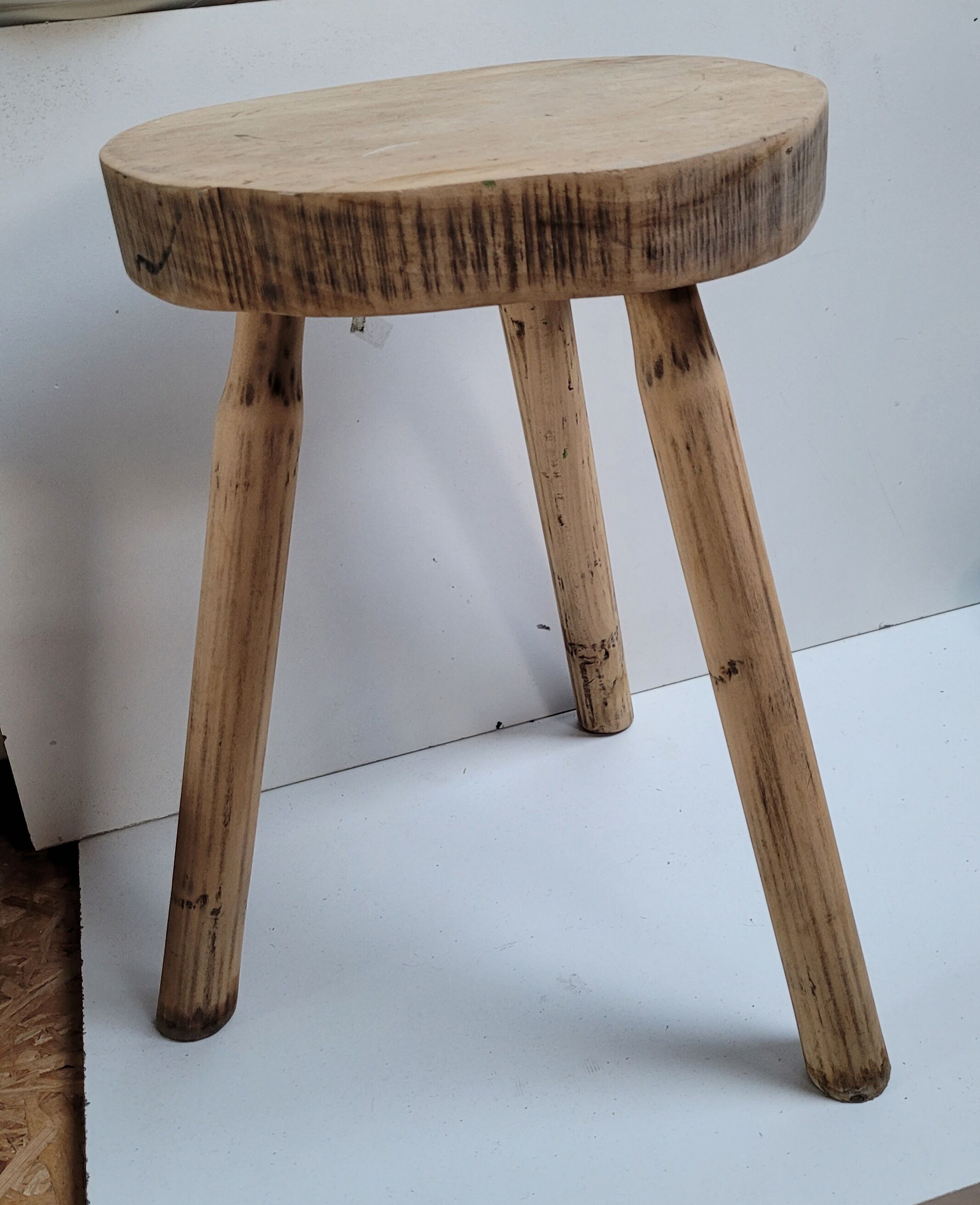 Stool cow tripod light solid wood