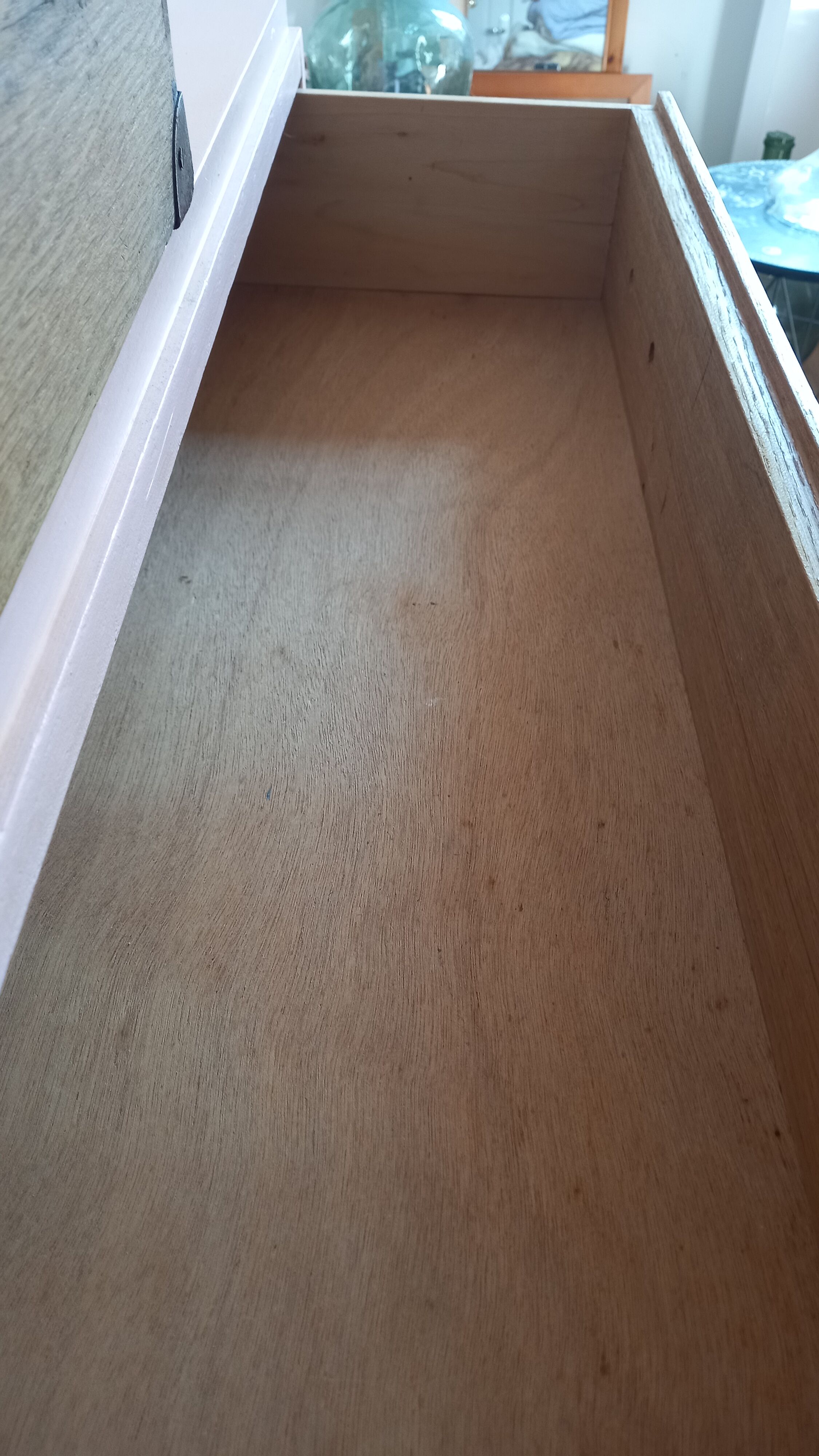 Commodus with compass feet