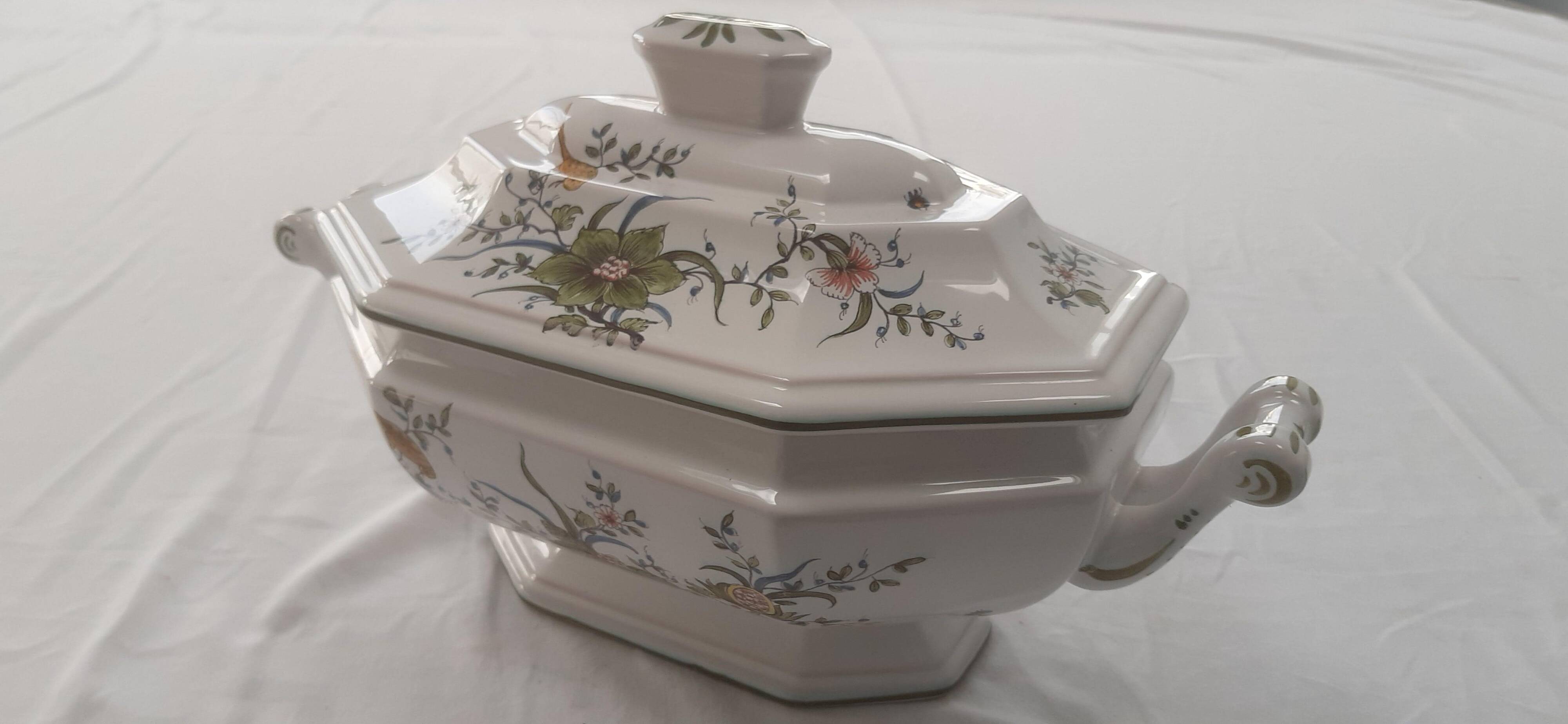 Lallier earthenware soup tureen in Moustiers