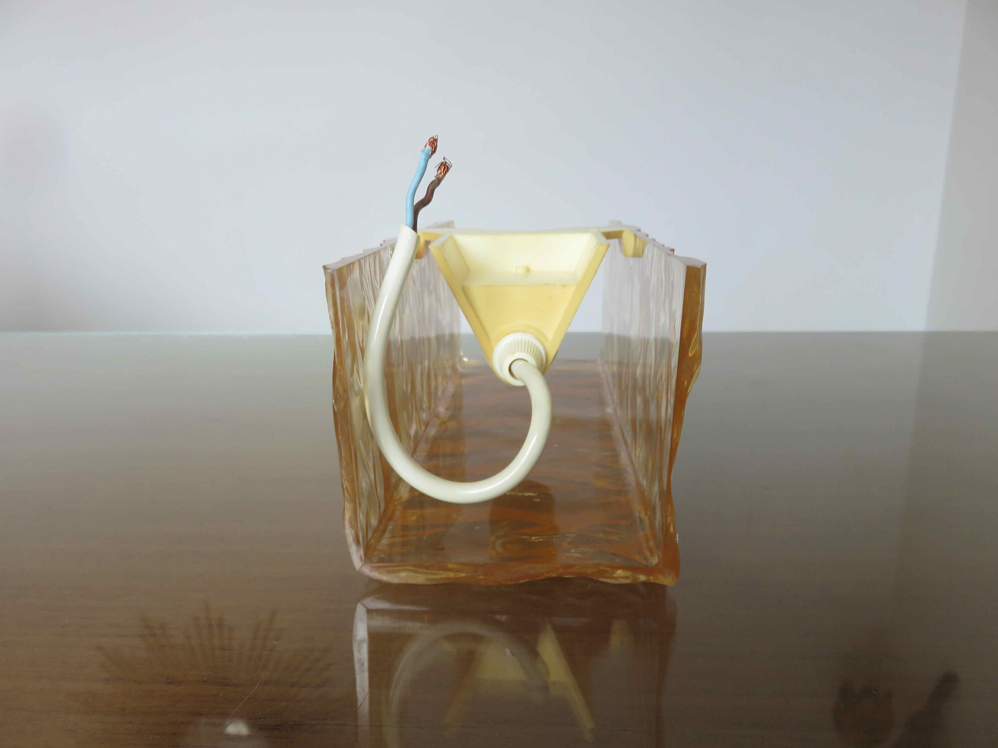 Champagne resin wall lamp