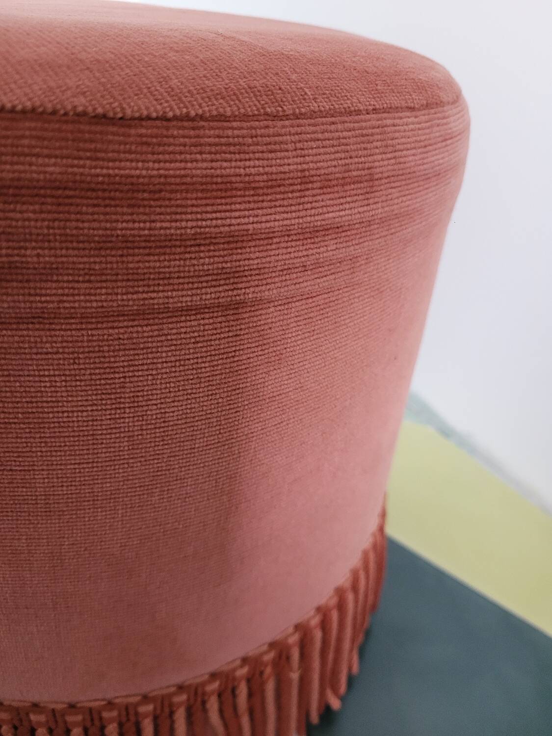 Pink velvet toad armchair with footrest