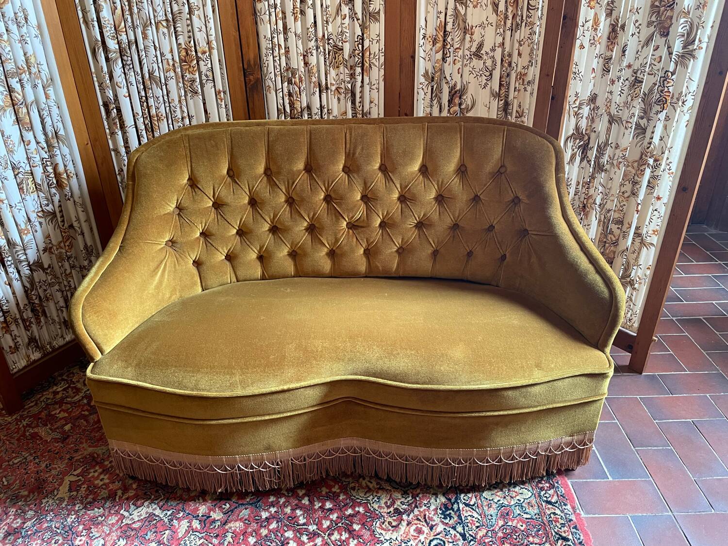 Vintage toad sofa