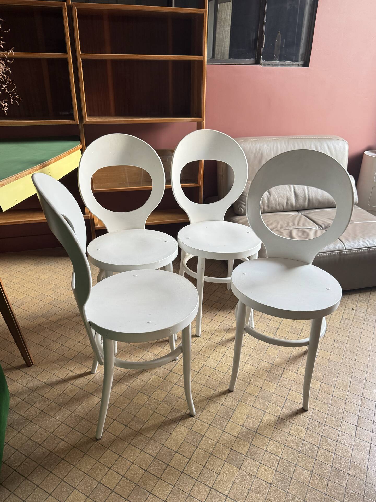 4 chaises modèle mouette Baumann