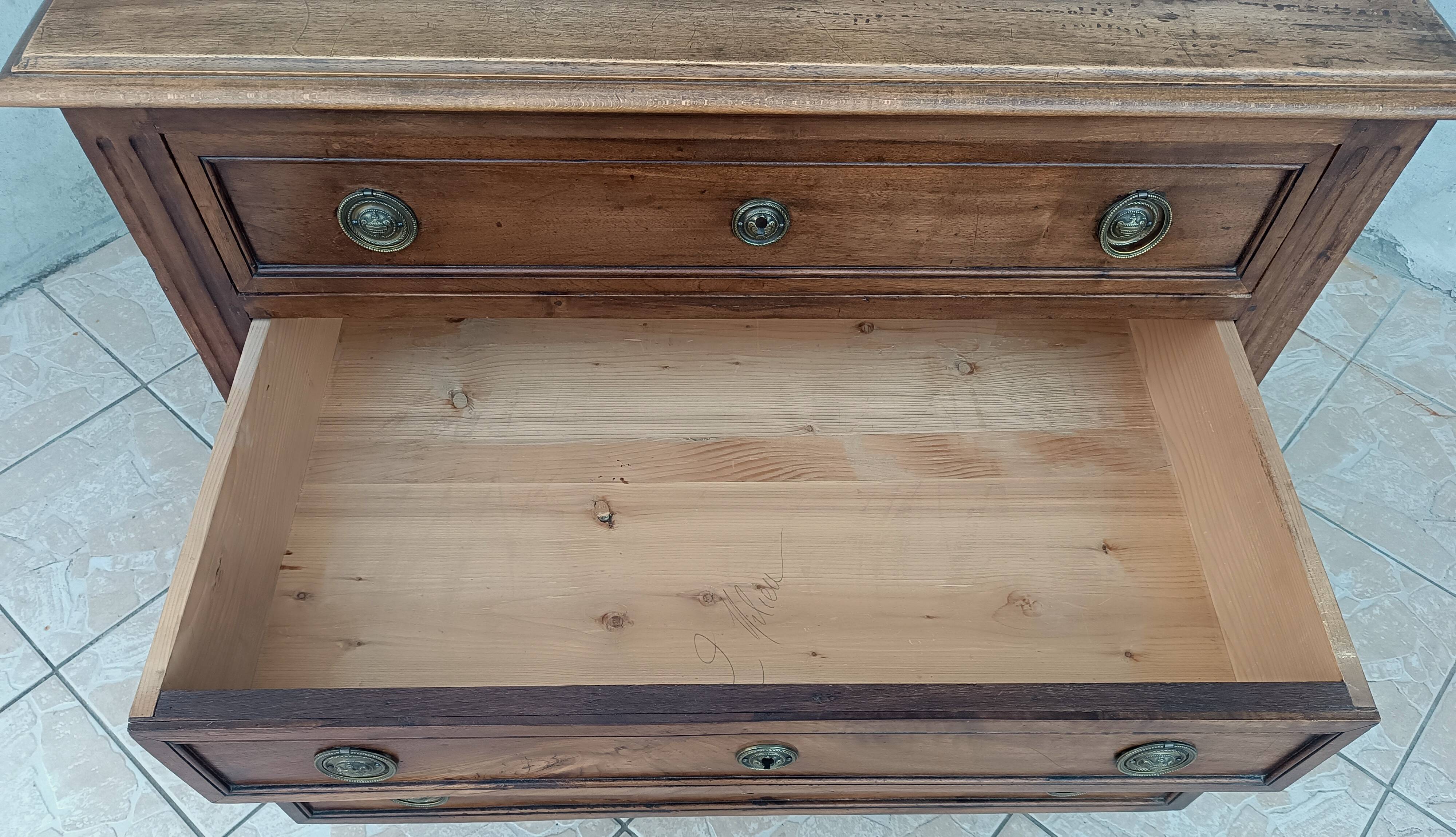 Louis XVI chest of drawers in walnut, 19th century