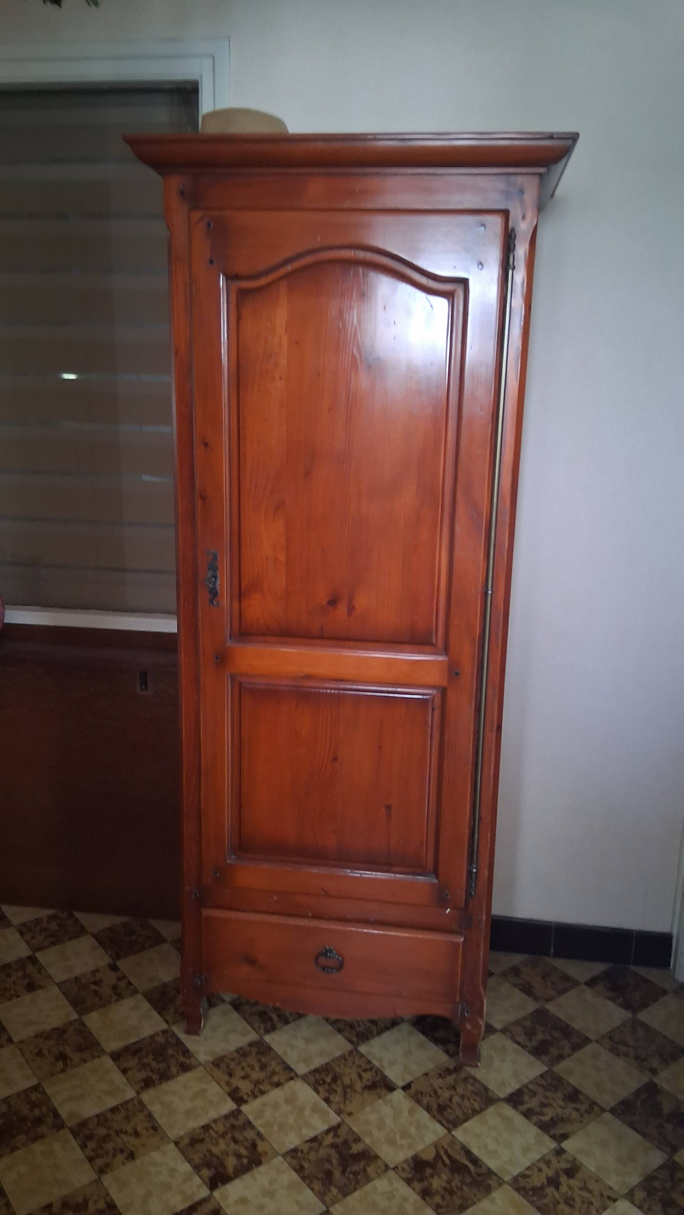 Armoire bonetière meurisier