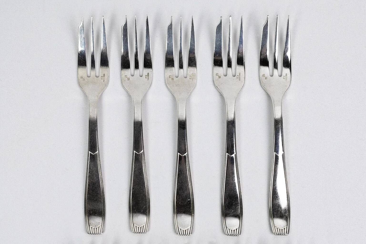 10 Christofle Alfénide Saigon model dessert forks in silver-plated metal.