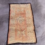 Moroccan peach carpet - 105 x 193 cm