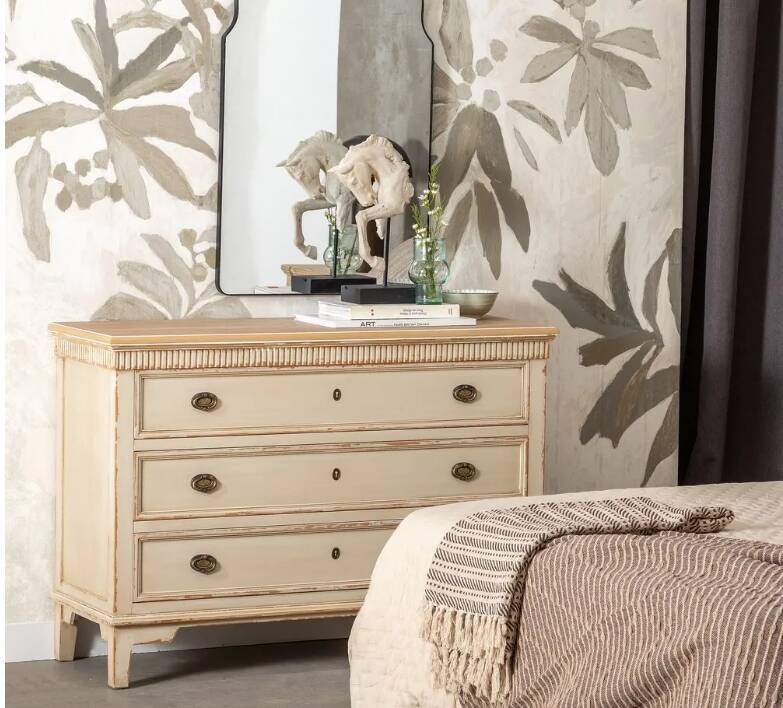 Louis XVI style commode – Authentic Patina & Old-World Charm ✨