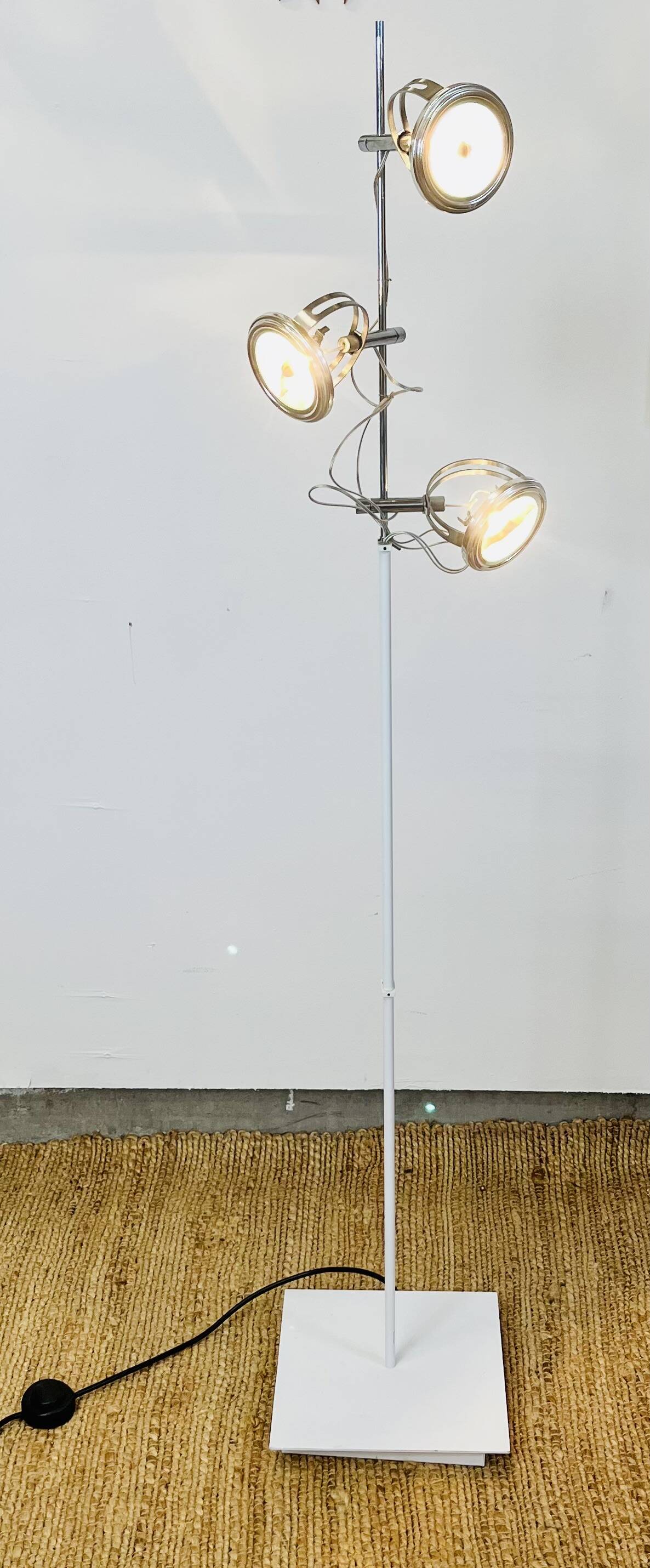 Dial foot floor lamp