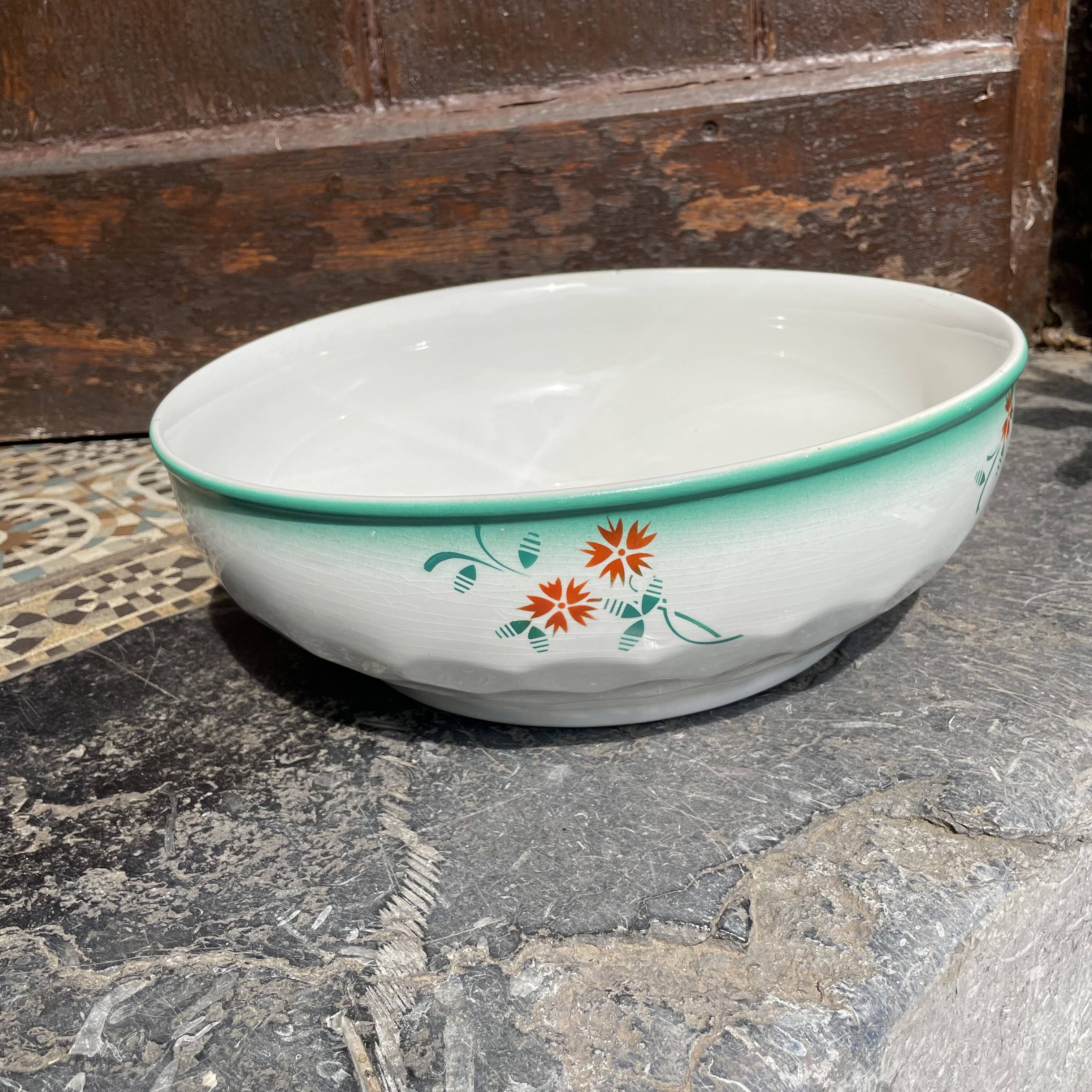 Flat earthenware bowl