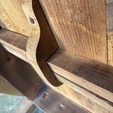 Extendable wooden table