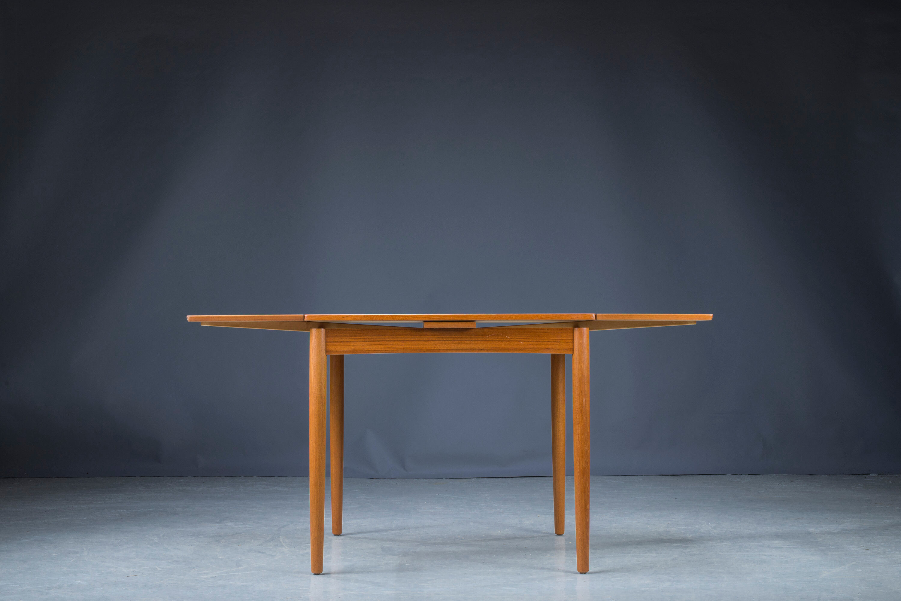 Danish Teak Model 28 Extendable & Reversible Side Table by Poul Hundevad for Hundevad & Co., 1960s