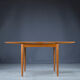 Table d’appoint extensible et réversible en teck danois modèle 28 par Poul Hundevad pour Hundevad & Co., années 1960