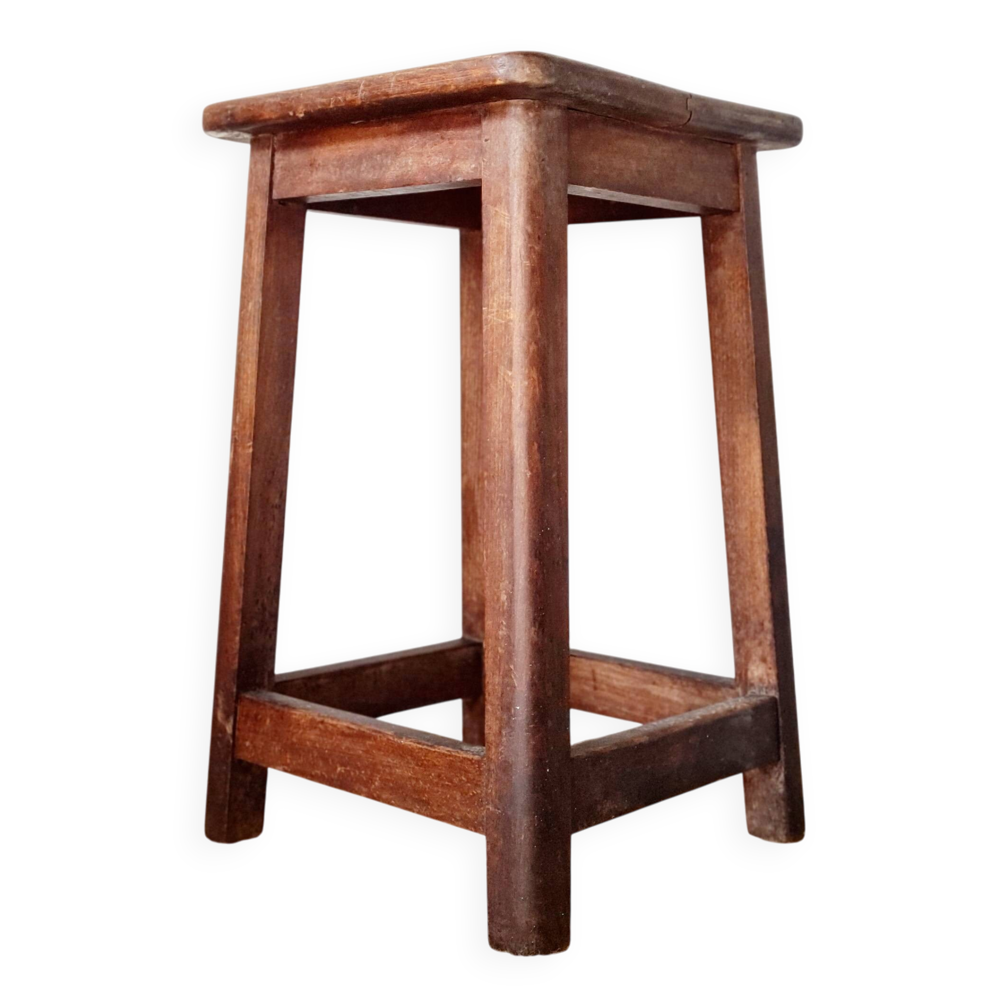 Antique farmhouse stool in solid oak – Rustic Brutalist Look