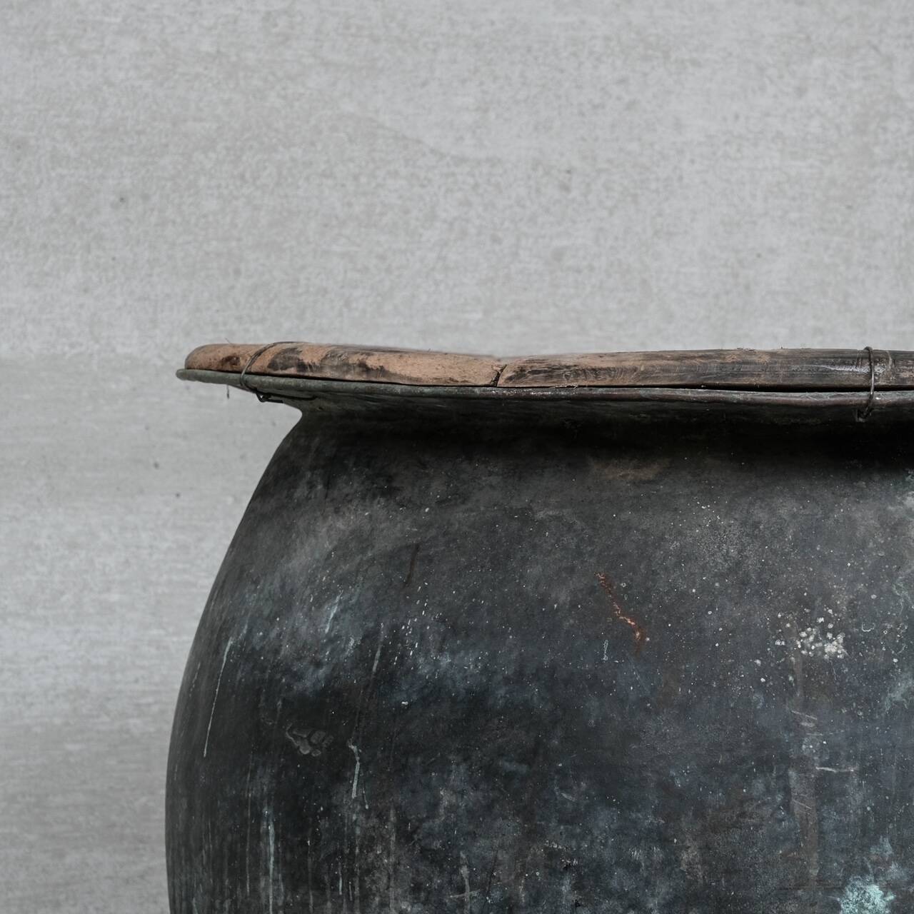 Pot, jardinière en cuivre antique, France