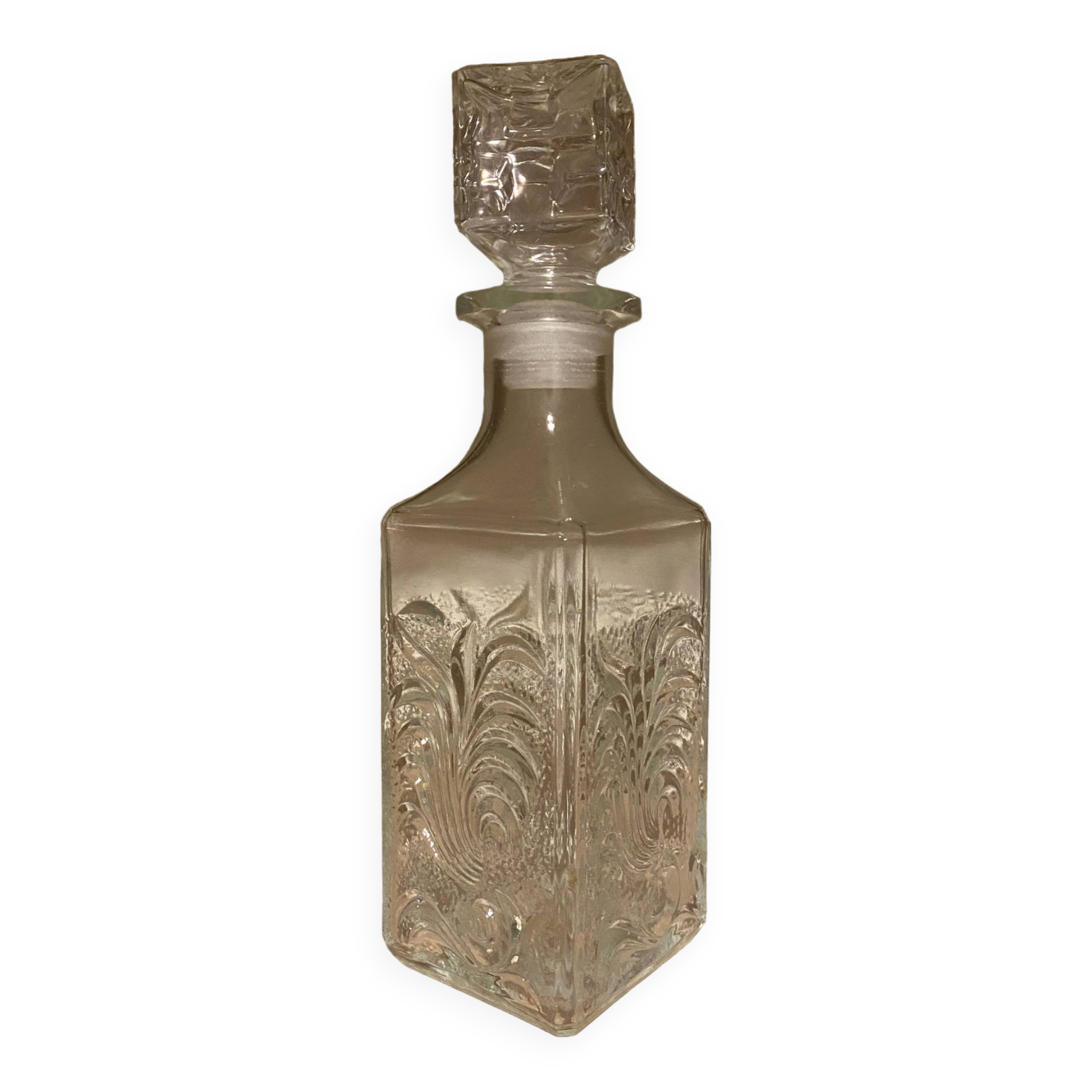 Carafe en verre ciselé