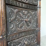Commode XIXème pin noirci sculpté