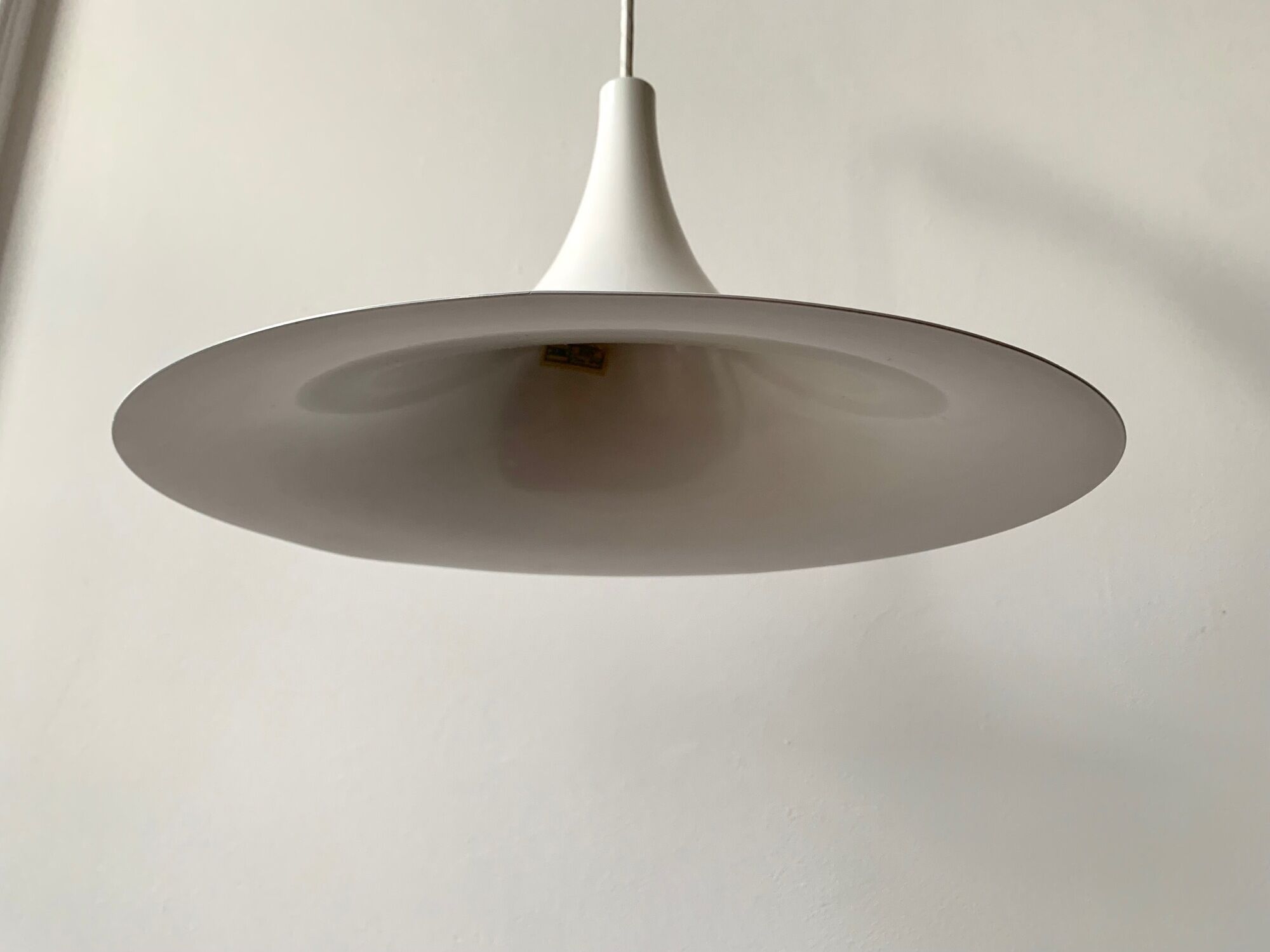 White "trumpet" lamp from the 1960s by the manufacturer AKA.