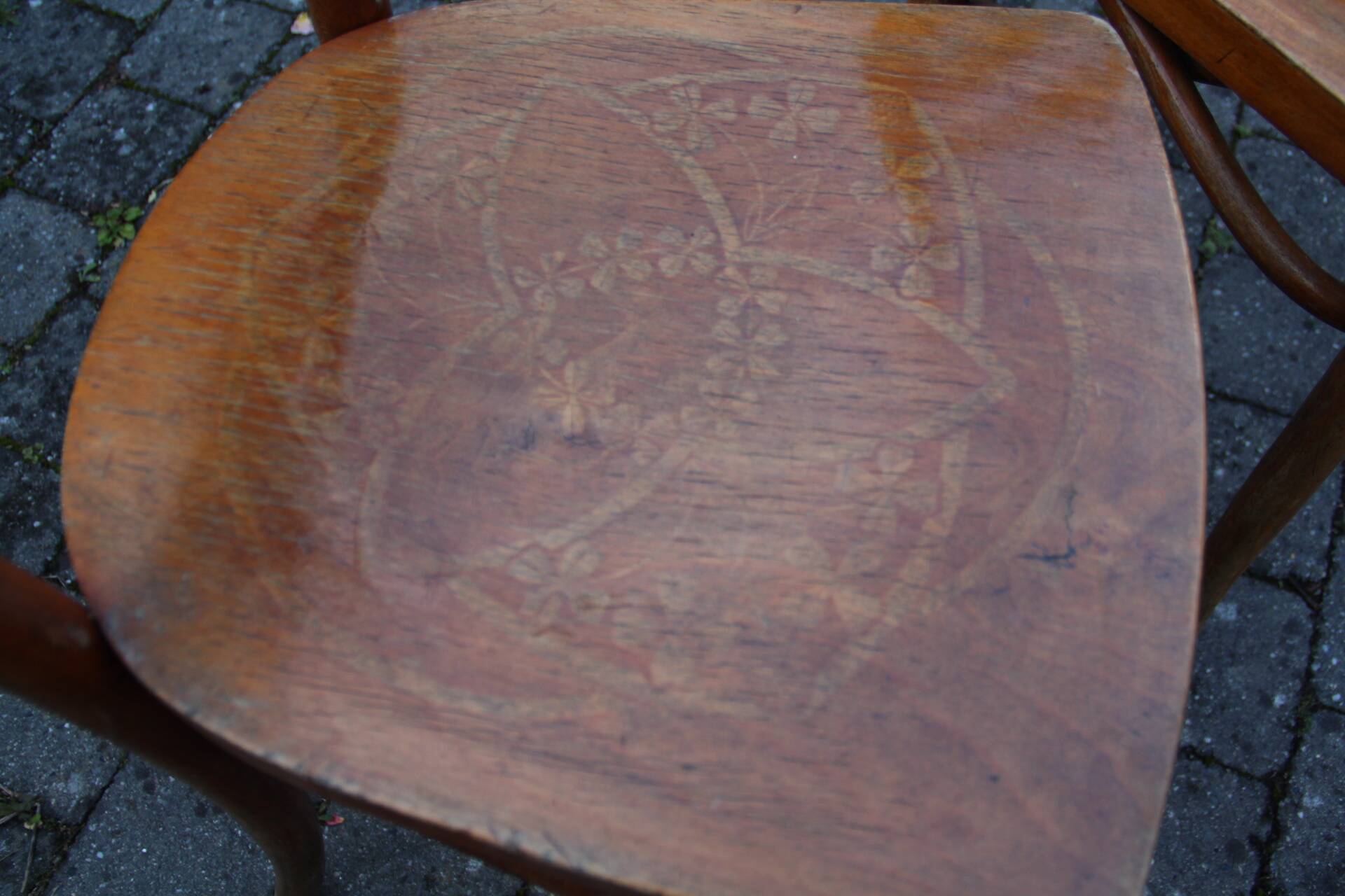 4 chaises bistro aux assises sérigraphiées