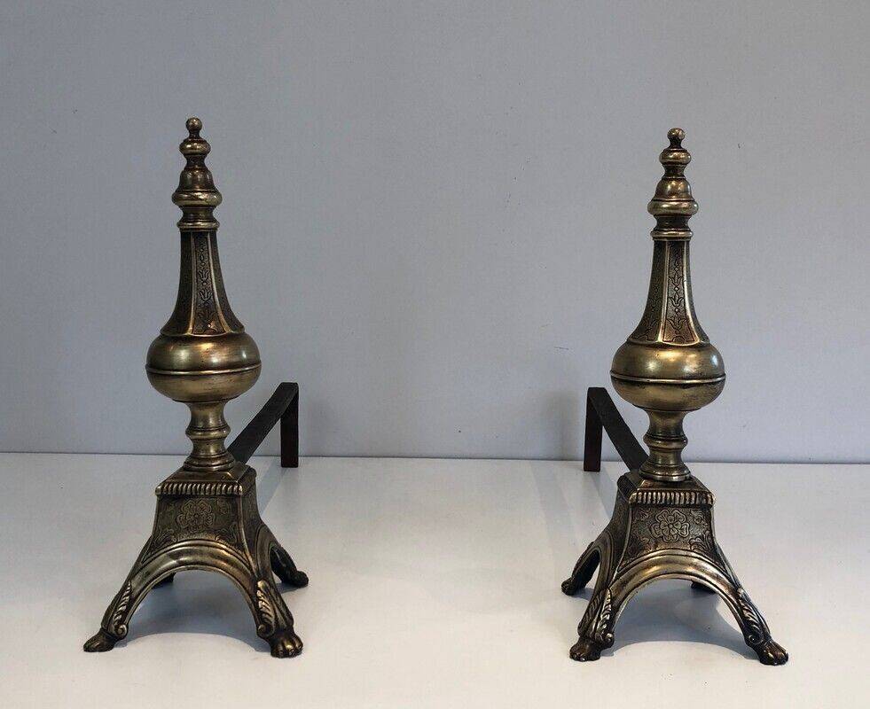 Paire de chenets en bronze ciselé et fer forgé de style Louis XVI
