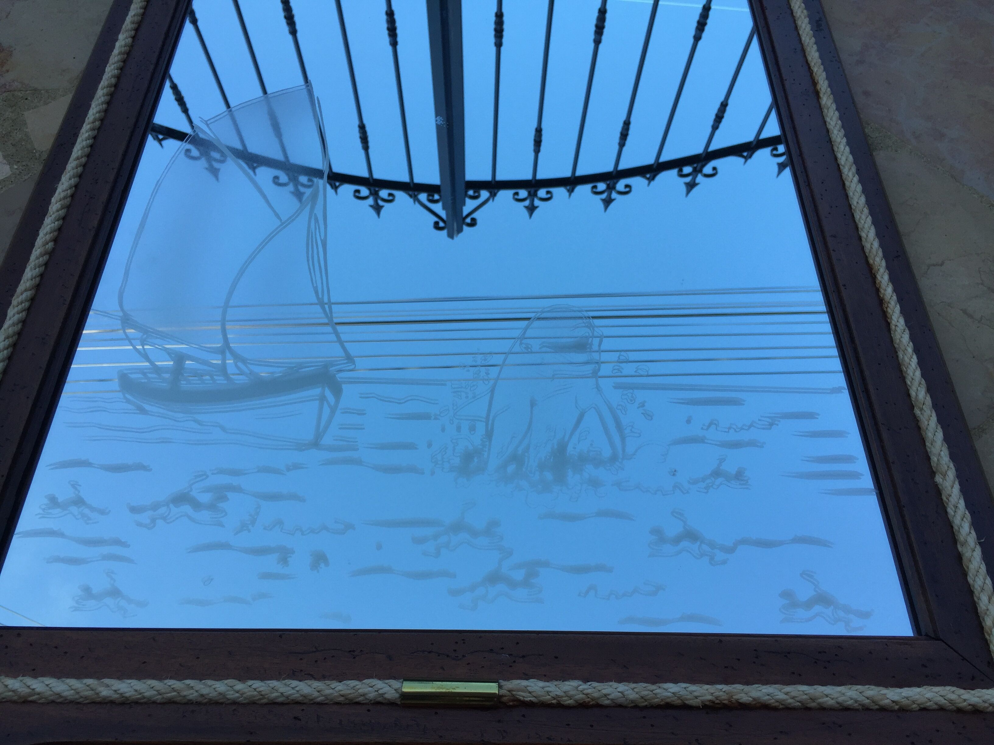 Wooden marine-style mirror 66 x86 cm