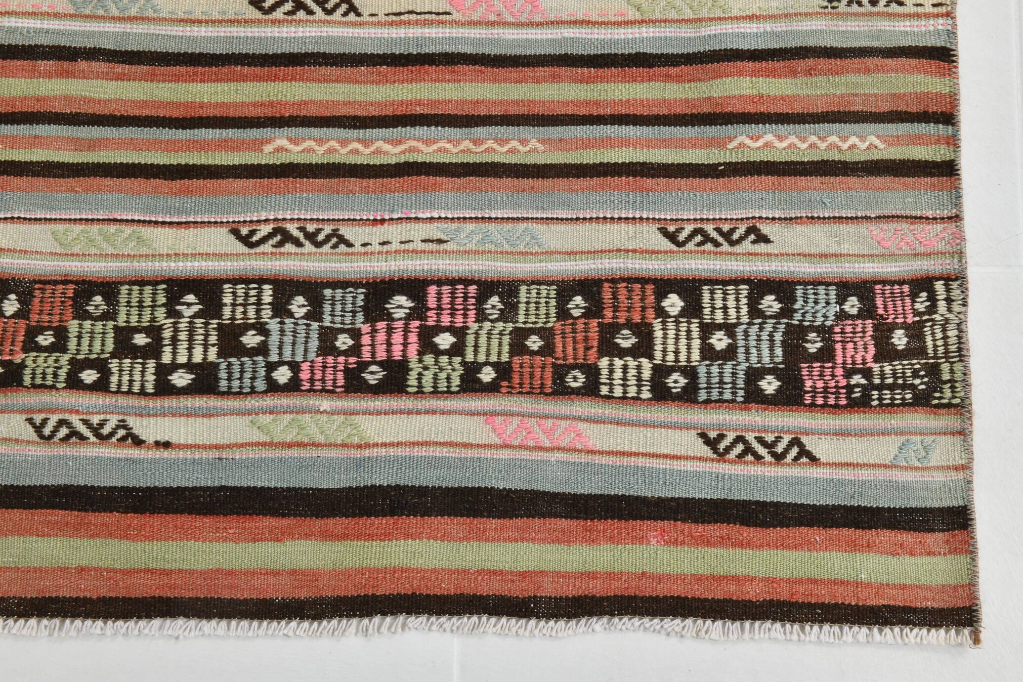 2x9 Pale Red & Green Kilim Runner Rug, 74x276Cm