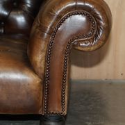 Vintage oversized Chesterfield canapé in hand-dyed leather.