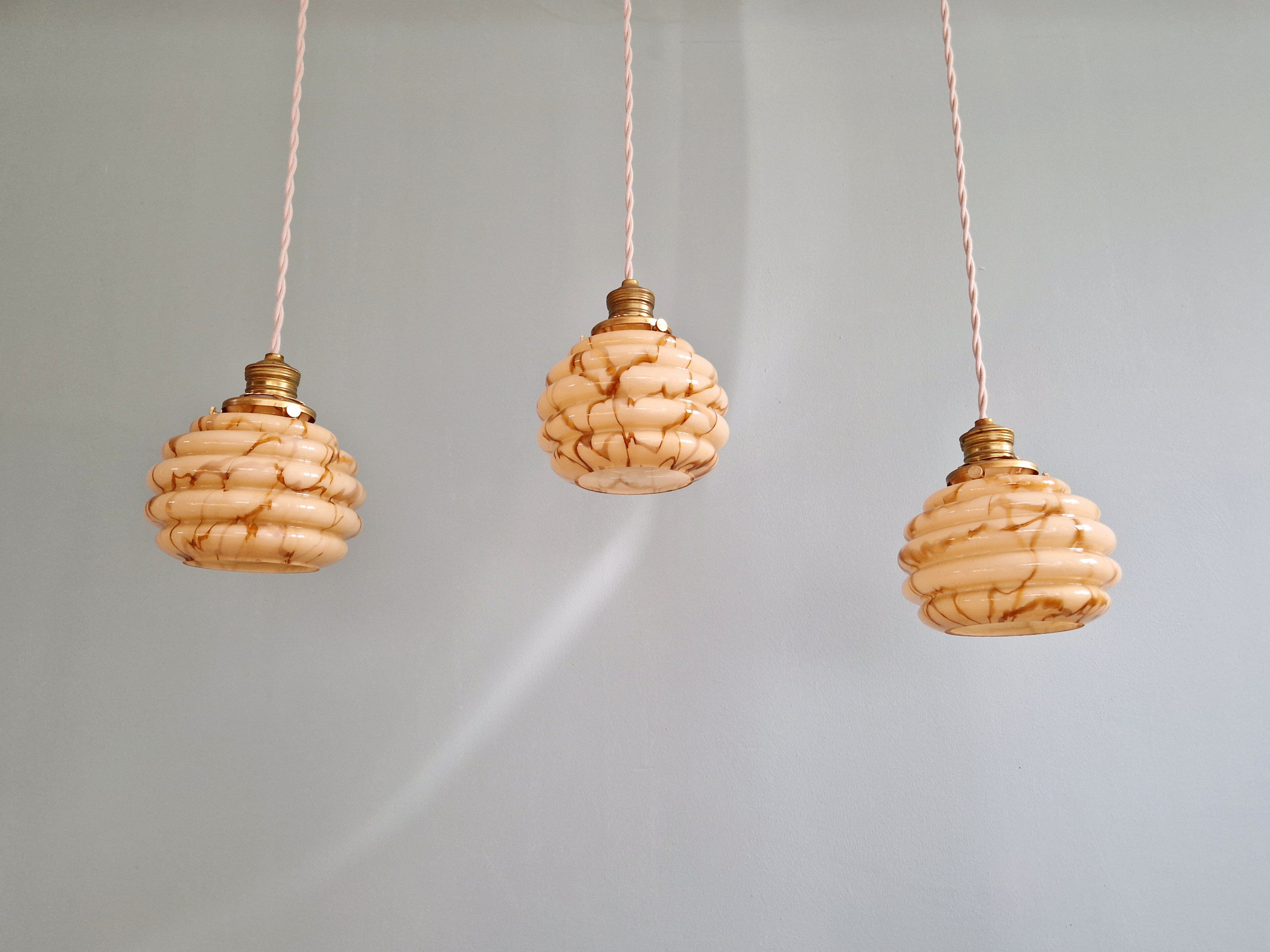 Art Deco suspension in marbled opaline and ouraline (4 available), 1920-30