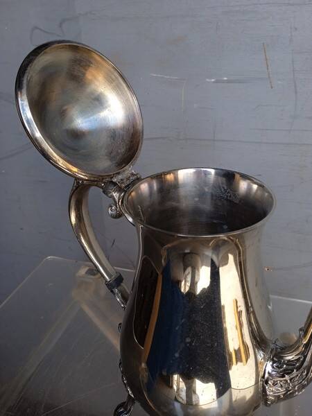 Coffee / teapot in silver metal St Louis XV