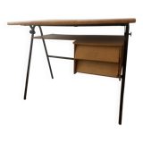 Bureau à plateau inclinable
