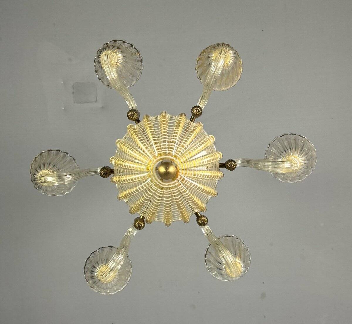 Venetian chandelier in gilded Murano glass with reticello pattern, 6 light arms, circa 1950