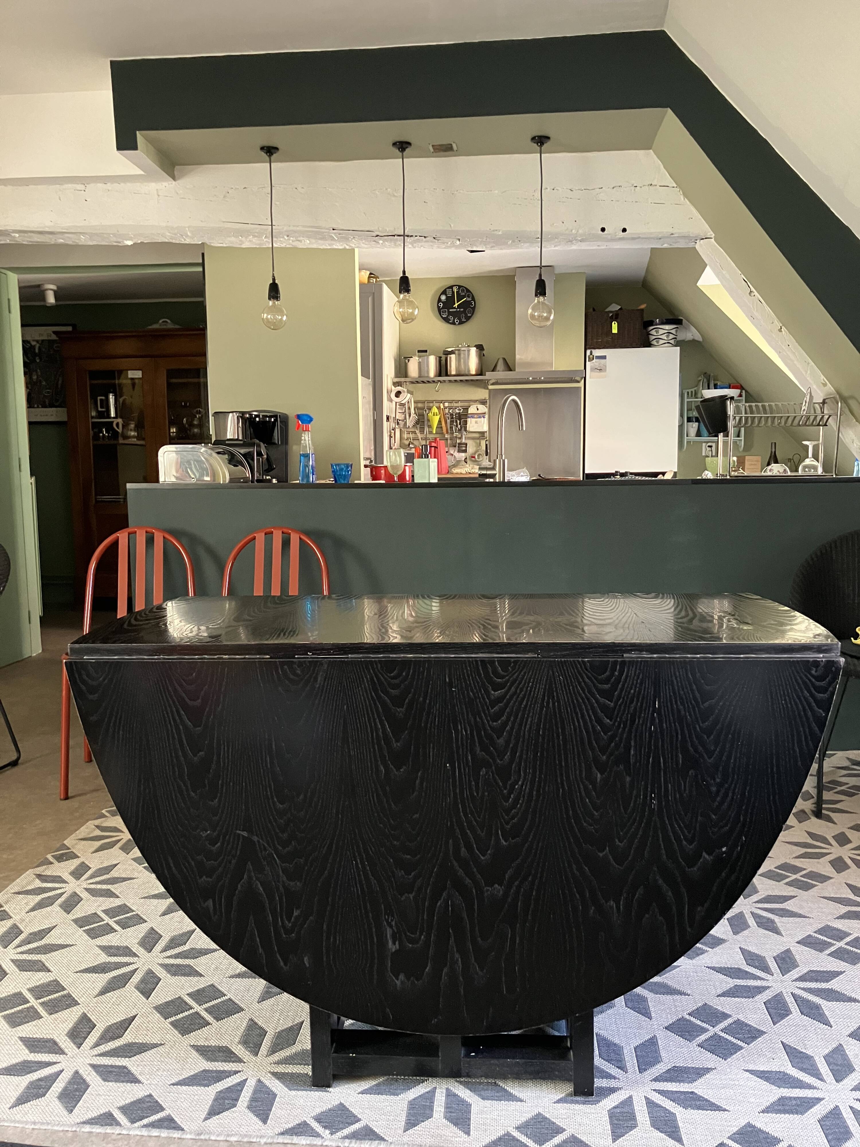 Extendable Macintosh table