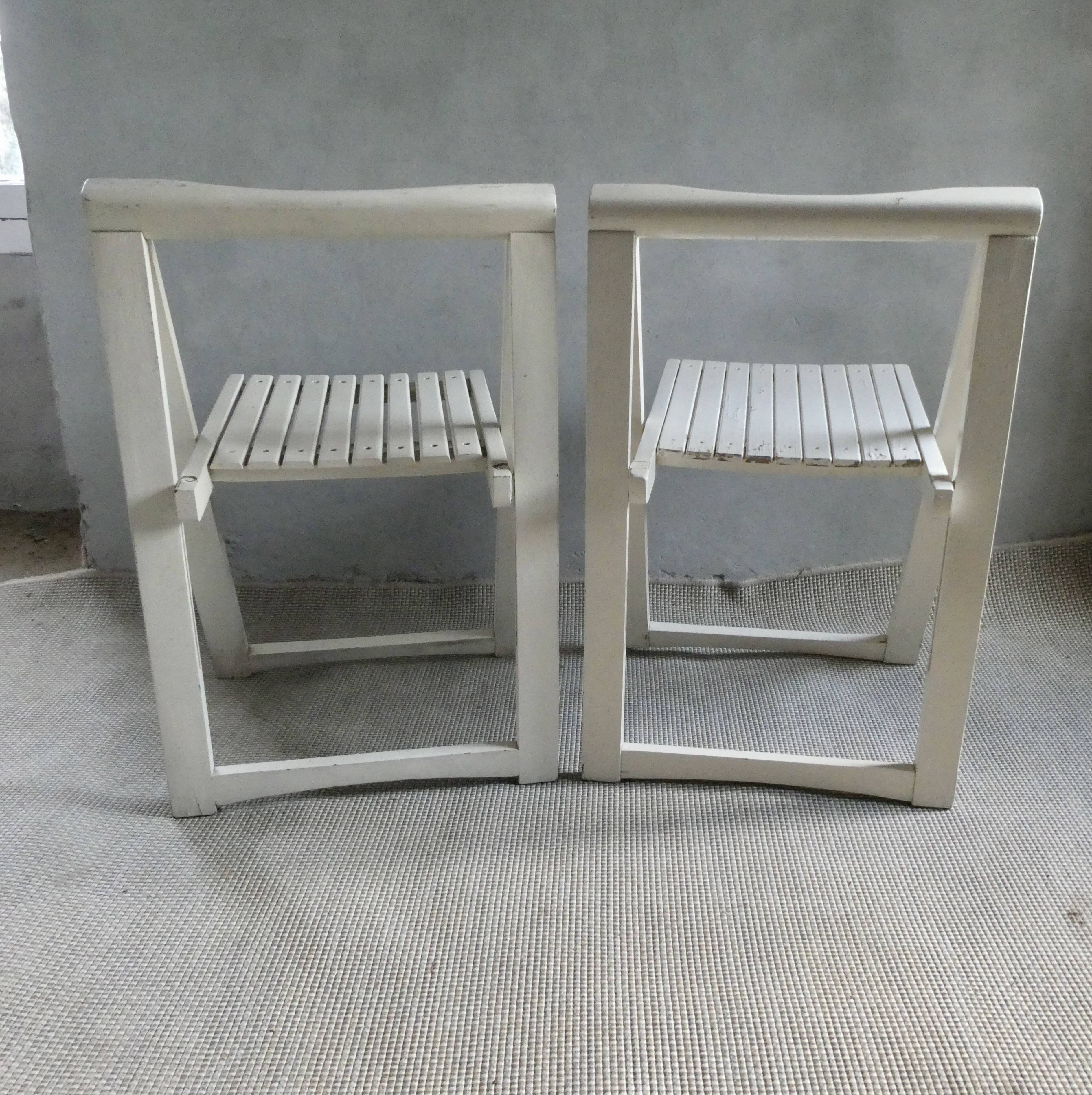 Pair of wooden folding chairs from the 60s