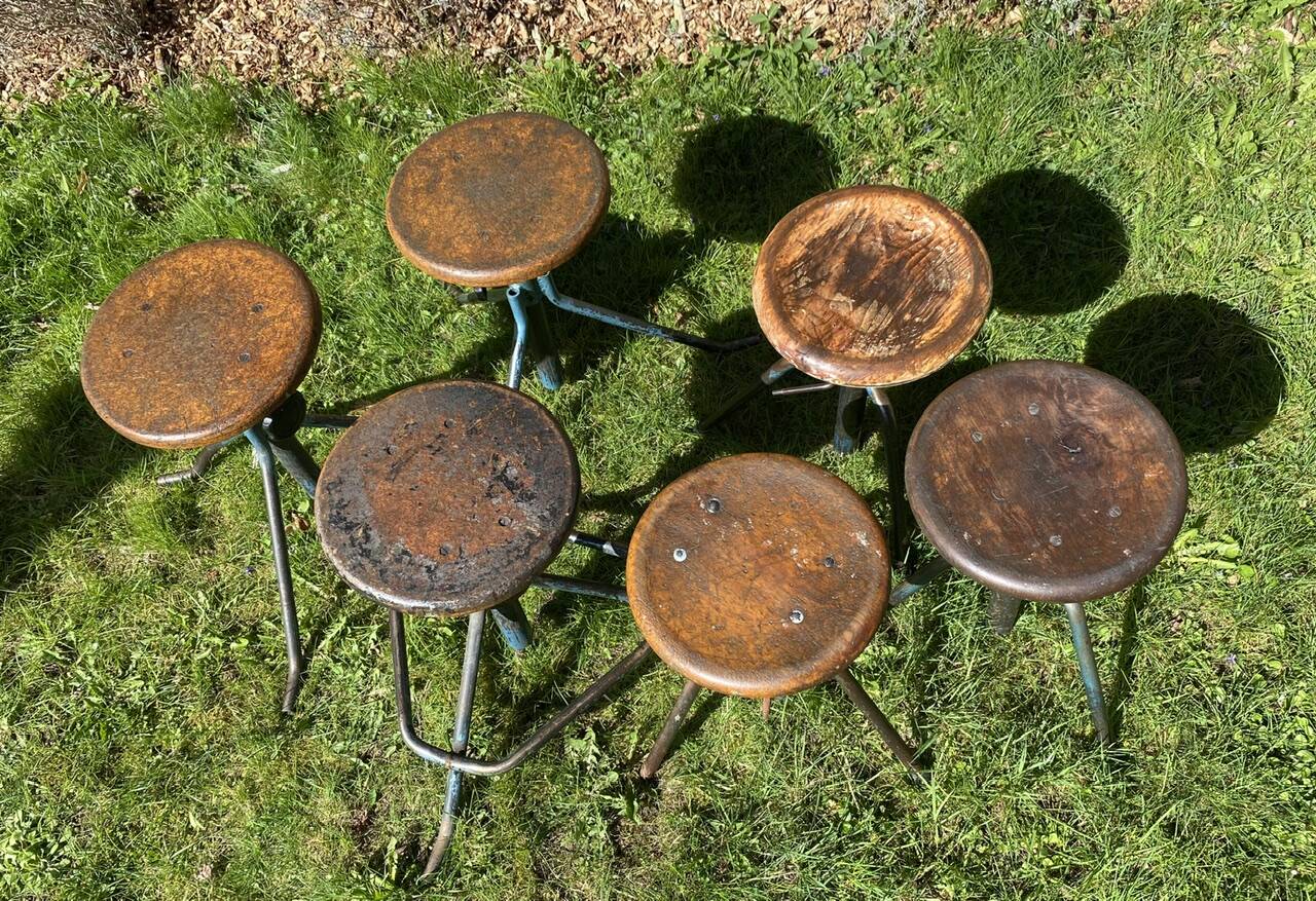 6 adjustable industrial workshop stools, 50s/60s