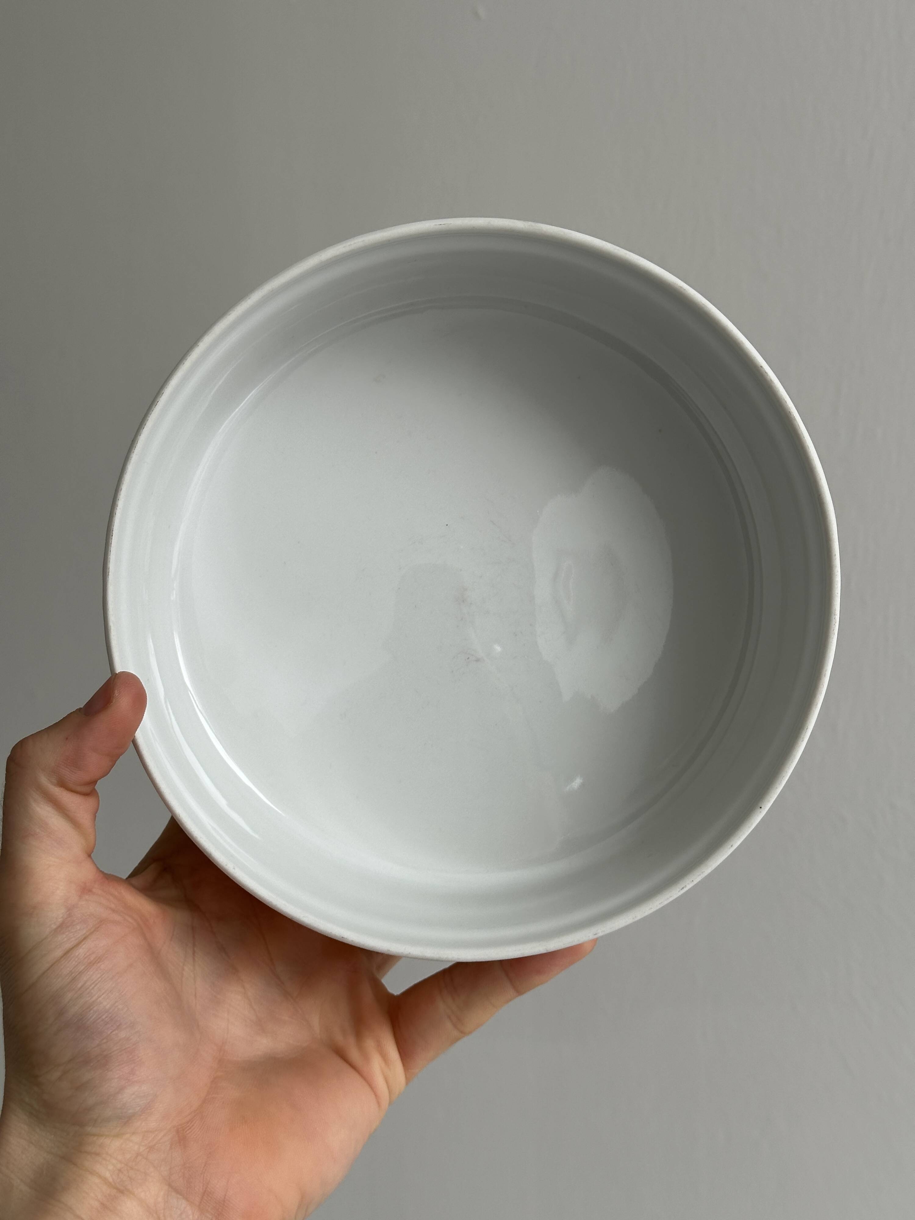 White hollow dish in Pillivuyt porcelain