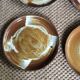 Série de 12 assiettes plates en grès