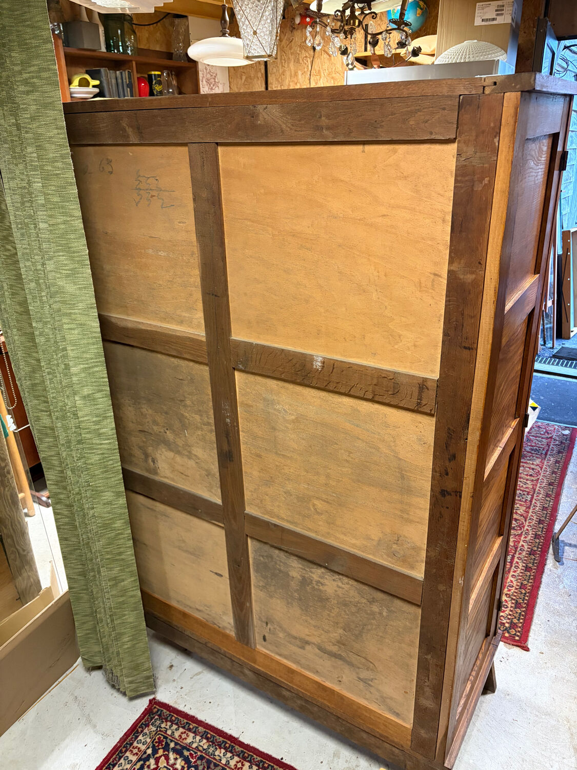 René Gabriel designed wardrobe shoulder reconstruction.