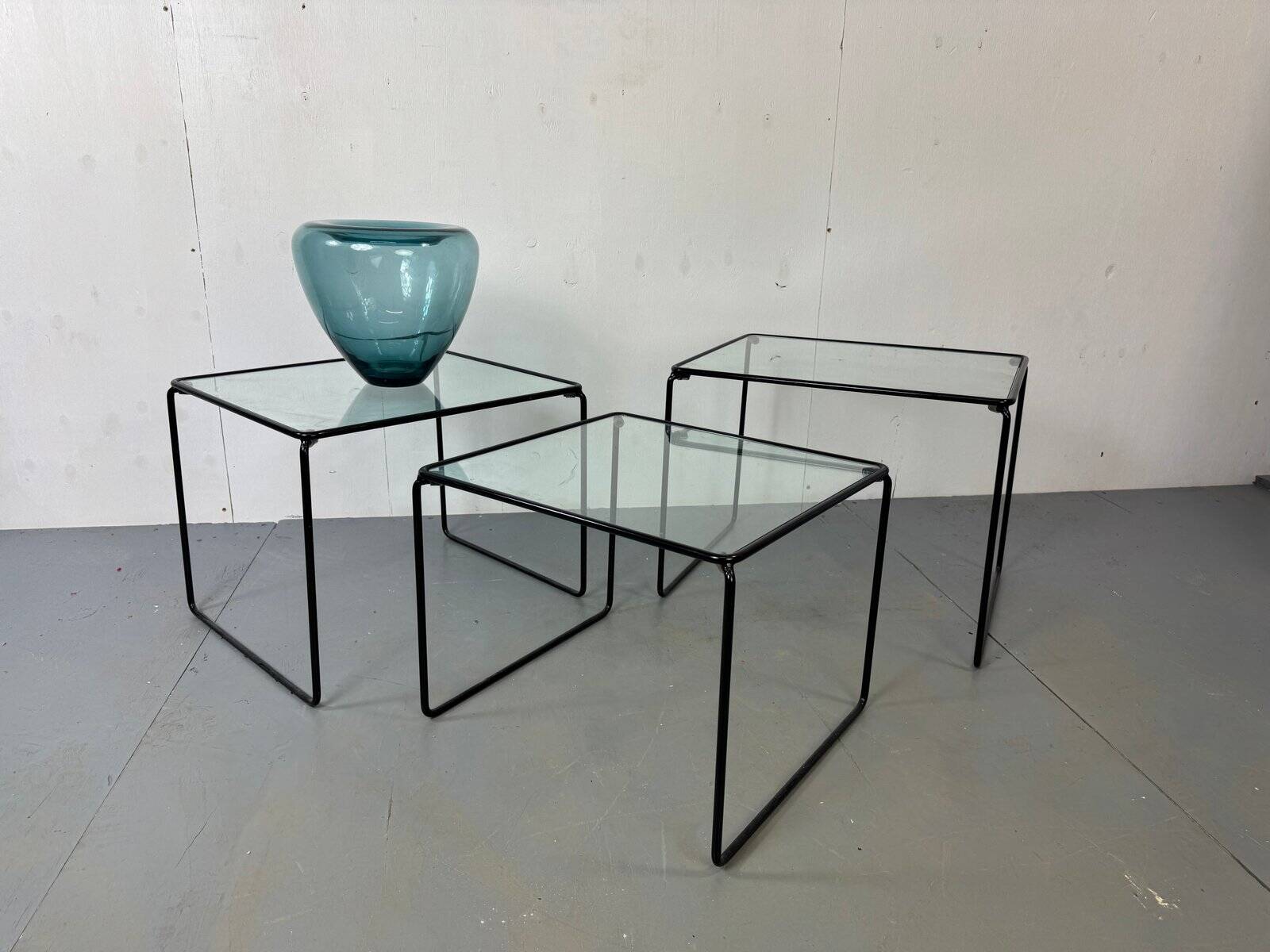 Modernist Italian steel and glass set of nesting tables, 1970s, set of 3