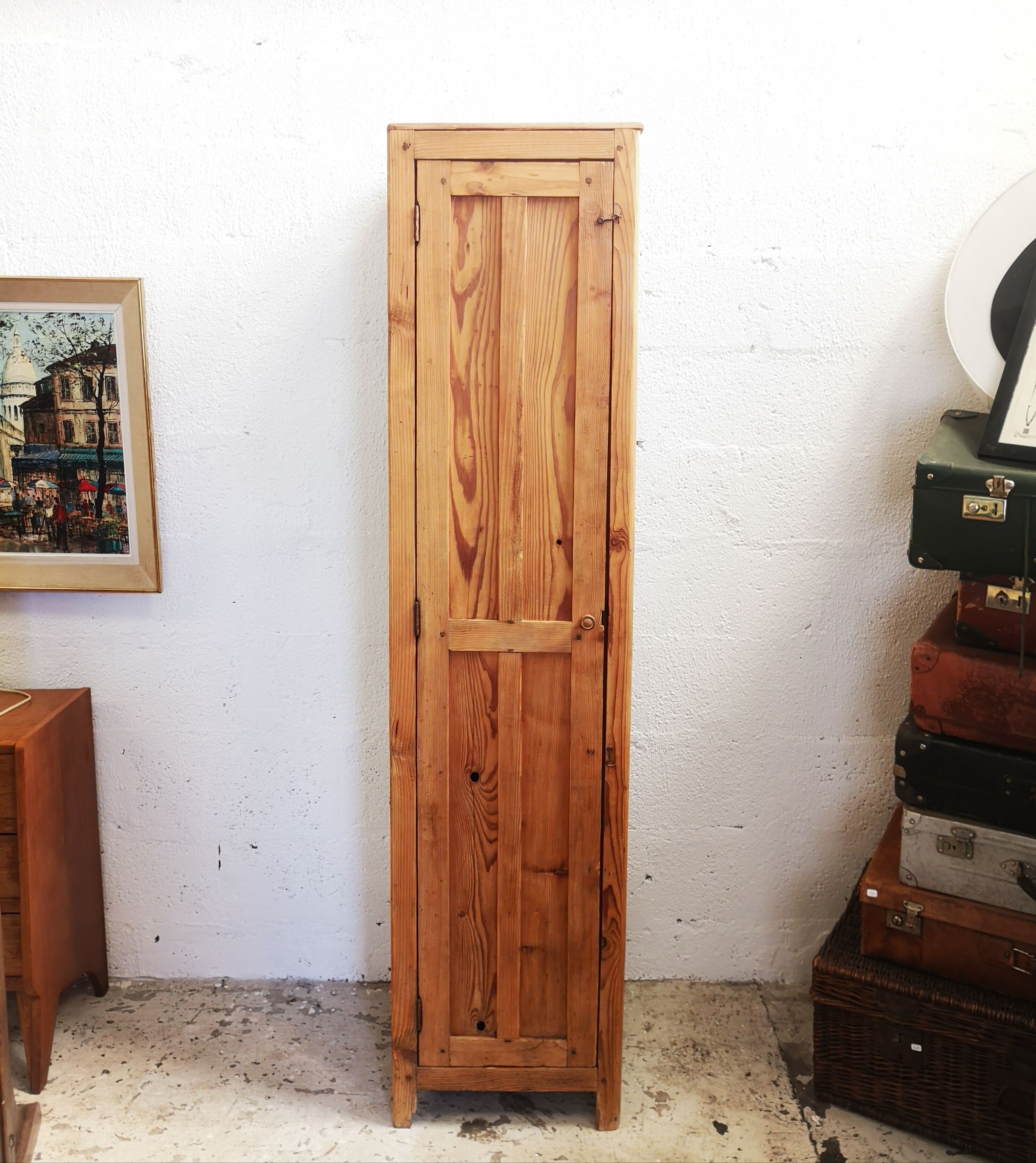 Parisian wardrobe in pine
