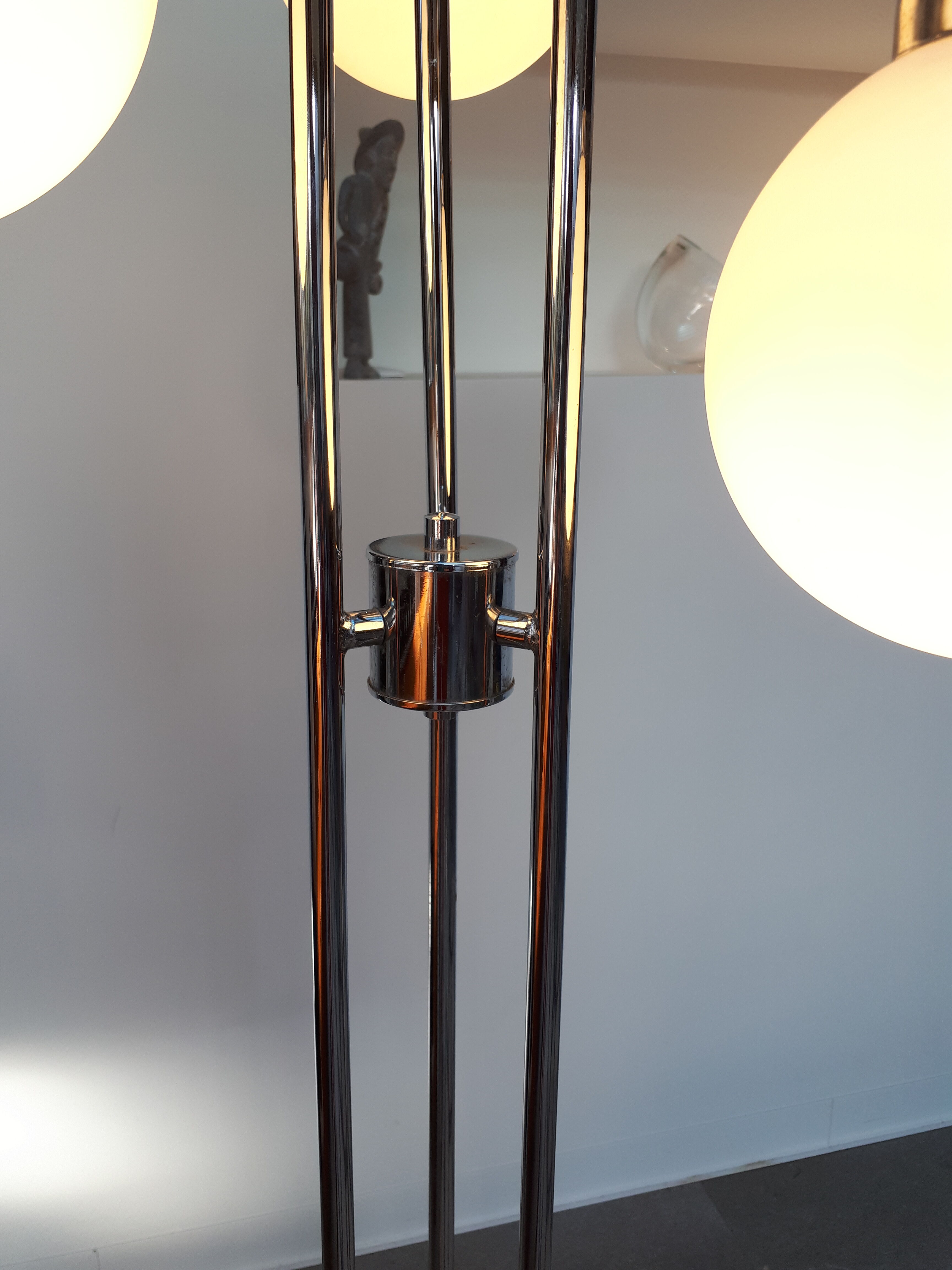 Italian lamppost 3 globes opalines 60s