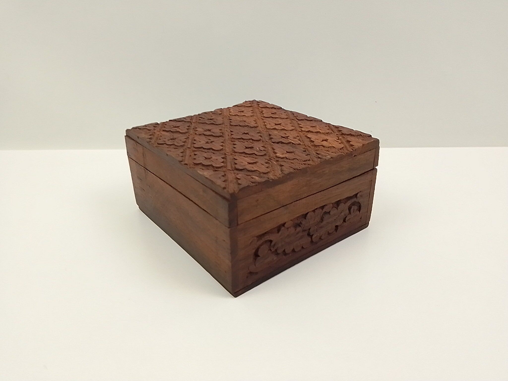 Rectangular wooden box deco in relief 15 cm x 13 cm