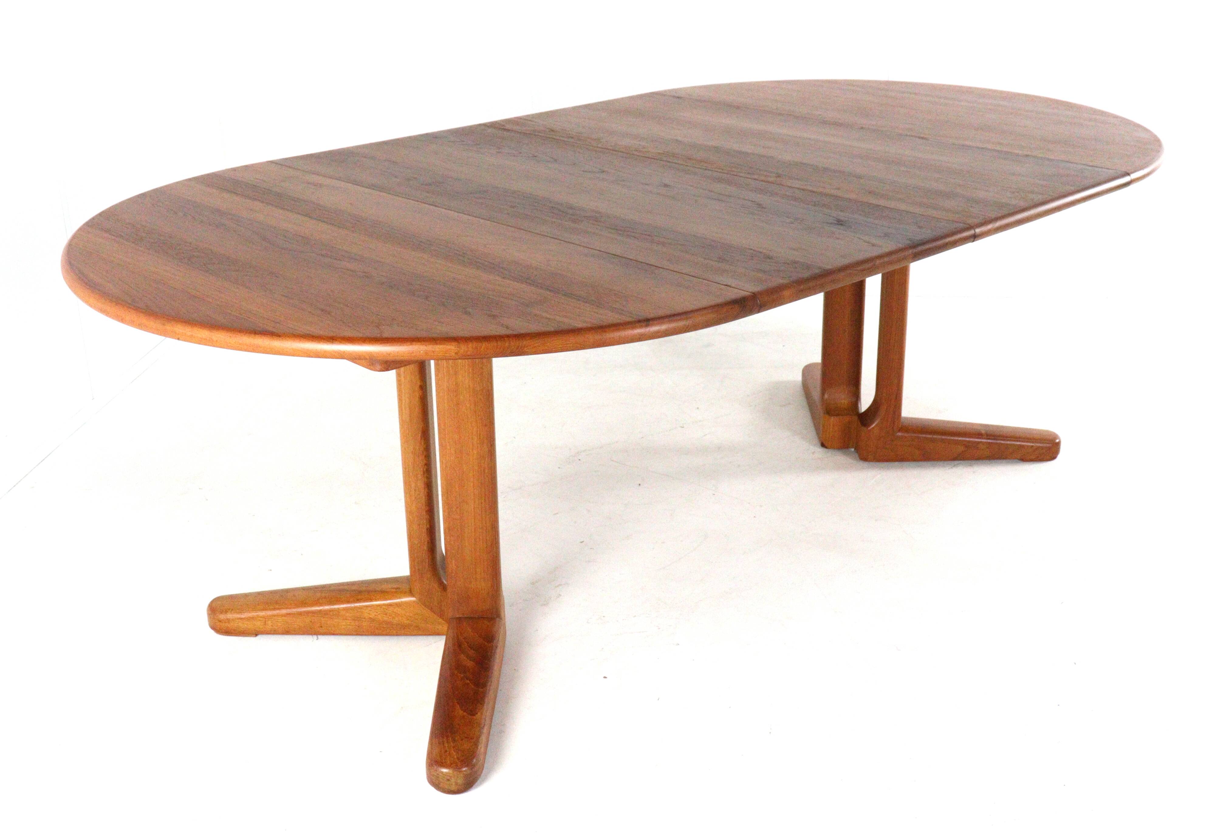 Danish round 2x extendable dining table 'Sindal' - teak