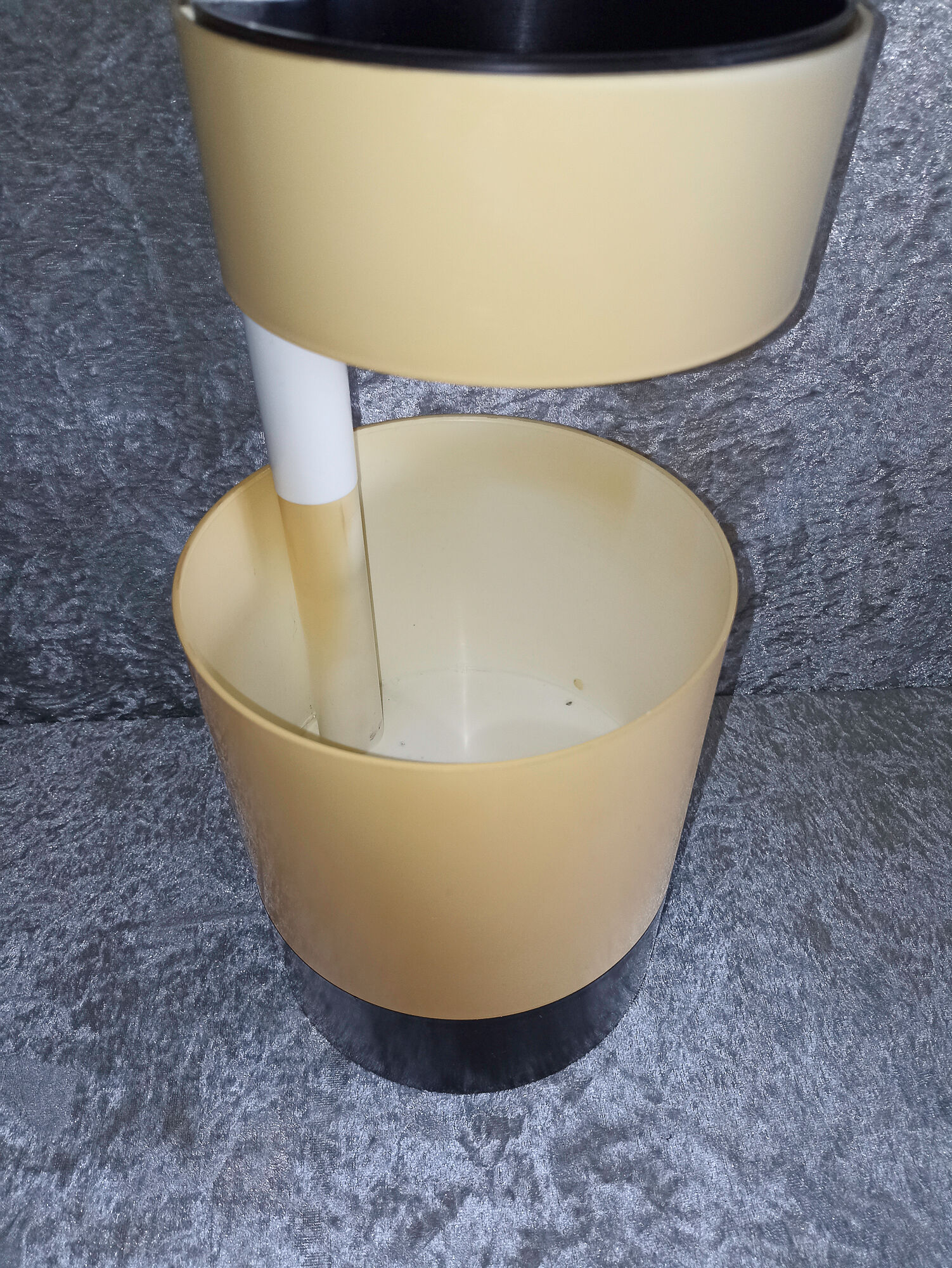 Bathroom swivel column